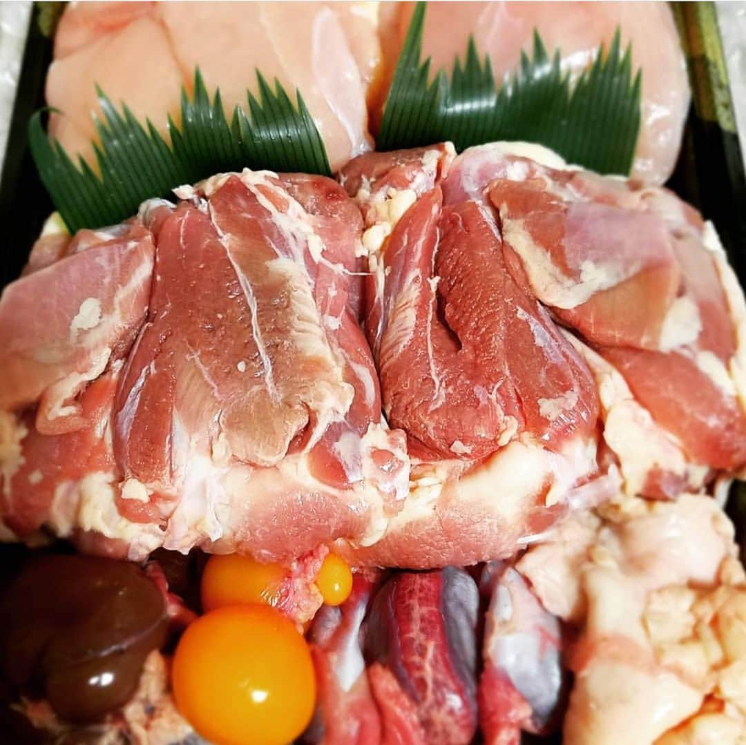 にんべん　おだしでキレイ習慣さんのインスタグラム写真 - (にんべん　おだしでキレイ習慣Instagram)「こんにちは🌞﻿ 今日は @tsuji.aya さんの #冬のおだしごはん 投稿をご紹介します🐟❣️﻿ ﻿ .﻿ .﻿ .﻿ ﻿ @pro.kaihouse の企画で一羽丸ごと届けて頂いた比内地鶏🐔﻿ 比内地鶏と他の鶏との違いを語るならまずはその弾力がもう桁違いでして😆﻿ ﻿ そのぷりっぷりを堪能すべく😚﻿ ジューシー油淋鶏を作りました☺️﻿ ﻿ お気に入りの調味料で味付け🎵﻿ @ninben.dashiambassador さんの﻿ #白だしゴールド﻿ そして、お醤油と一緒にお酢も﻿ 愛媛きほくの里 #高田商店 さんの﻿ #あわせ酢﻿ 使っています😘﻿ この２つはどちらも一本で味がばっちり決まるので、味覚センスに自信がない人にはオススメしまくっています🤣﻿ ﻿ あると安心、便利😎﻿ ﻿ #にんべん﻿ #にんべんだしアンバサダー﻿ #だしのある生活﻿ #冬のおだしごはん﻿ #お正月に中華﻿ #鶏肉レシピ﻿ #油淋鶏﻿ #酸っぱいものが好き﻿ #オススメ調味料﻿ #比内地鶏﻿ ﻿」1月18日 9時05分 - ninben.dashiambassador