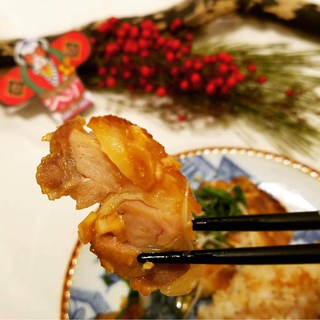 にんべん　おだしでキレイ習慣さんのインスタグラム写真 - (にんべん　おだしでキレイ習慣Instagram)「こんにちは🌞﻿ 今日は @tsuji.aya さんの #冬のおだしごはん 投稿をご紹介します🐟❣️﻿ ﻿ .﻿ .﻿ .﻿ ﻿ @pro.kaihouse の企画で一羽丸ごと届けて頂いた比内地鶏🐔﻿ 比内地鶏と他の鶏との違いを語るならまずはその弾力がもう桁違いでして😆﻿ ﻿ そのぷりっぷりを堪能すべく😚﻿ ジューシー油淋鶏を作りました☺️﻿ ﻿ お気に入りの調味料で味付け🎵﻿ @ninben.dashiambassador さんの﻿ #白だしゴールド﻿ そして、お醤油と一緒にお酢も﻿ 愛媛きほくの里 #高田商店 さんの﻿ #あわせ酢﻿ 使っています😘﻿ この２つはどちらも一本で味がばっちり決まるので、味覚センスに自信がない人にはオススメしまくっています🤣﻿ ﻿ あると安心、便利😎﻿ ﻿ #にんべん﻿ #にんべんだしアンバサダー﻿ #だしのある生活﻿ #冬のおだしごはん﻿ #お正月に中華﻿ #鶏肉レシピ﻿ #油淋鶏﻿ #酸っぱいものが好き﻿ #オススメ調味料﻿ #比内地鶏﻿ ﻿」1月18日 9時05分 - ninben.dashiambassador