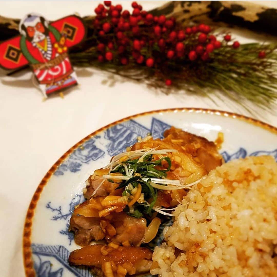 にんべん　おだしでキレイ習慣さんのインスタグラム写真 - (にんべん　おだしでキレイ習慣Instagram)「こんにちは🌞﻿ 今日は @tsuji.aya さんの #冬のおだしごはん 投稿をご紹介します🐟❣️﻿ ﻿ .﻿ .﻿ .﻿ ﻿ @pro.kaihouse の企画で一羽丸ごと届けて頂いた比内地鶏🐔﻿ 比内地鶏と他の鶏との違いを語るならまずはその弾力がもう桁違いでして😆﻿ ﻿ そのぷりっぷりを堪能すべく😚﻿ ジューシー油淋鶏を作りました☺️﻿ ﻿ お気に入りの調味料で味付け🎵﻿ @ninben.dashiambassador さんの﻿ #白だしゴールド﻿ そして、お醤油と一緒にお酢も﻿ 愛媛きほくの里 #高田商店 さんの﻿ #あわせ酢﻿ 使っています😘﻿ この２つはどちらも一本で味がばっちり決まるので、味覚センスに自信がない人にはオススメしまくっています🤣﻿ ﻿ あると安心、便利😎﻿ ﻿ #にんべん﻿ #にんべんだしアンバサダー﻿ #だしのある生活﻿ #冬のおだしごはん﻿ #お正月に中華﻿ #鶏肉レシピ﻿ #油淋鶏﻿ #酸っぱいものが好き﻿ #オススメ調味料﻿ #比内地鶏﻿ ﻿」1月18日 9時05分 - ninben.dashiambassador