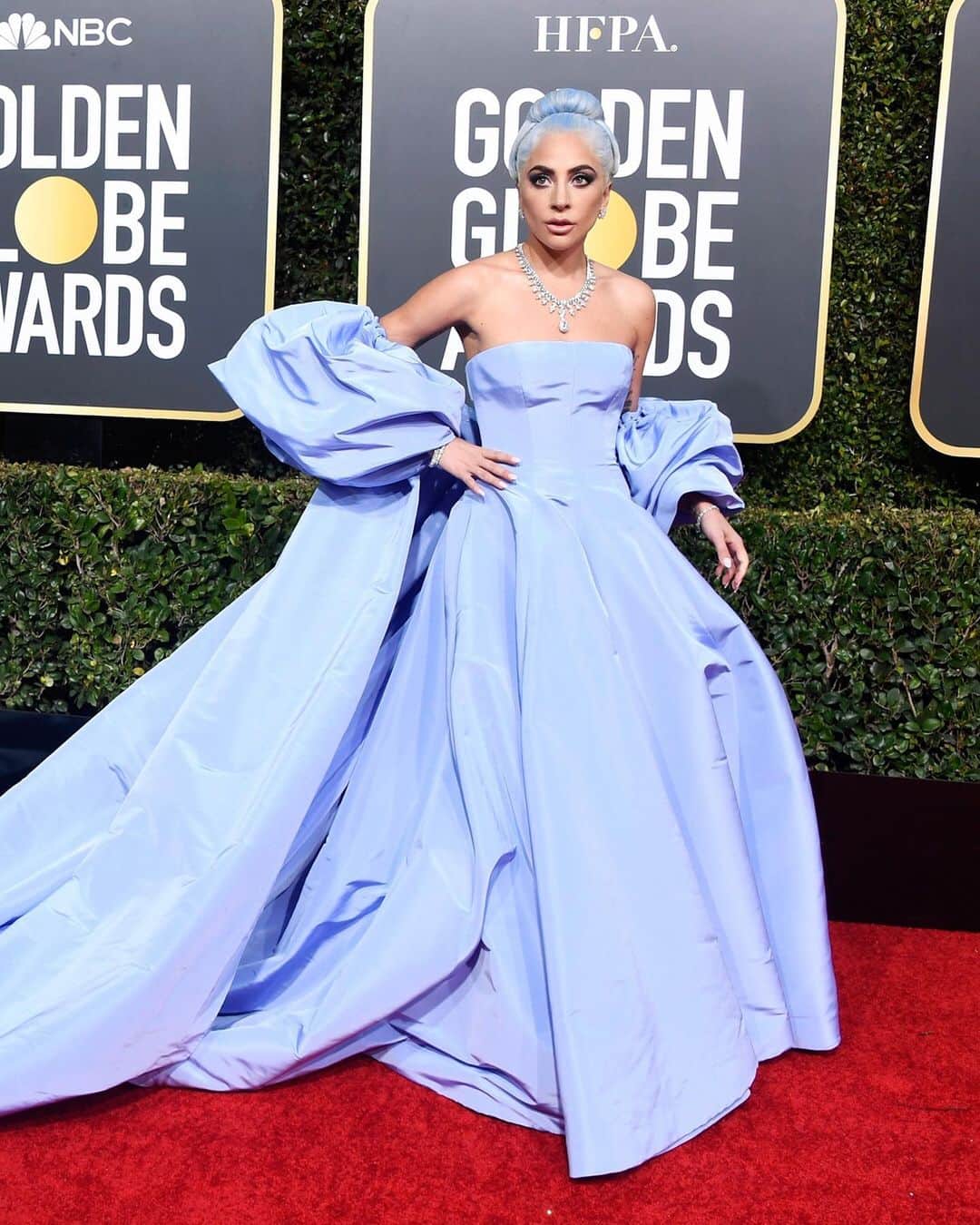 Fashion Weekのインスタグラム：「We are continuing our roundup of the most iconic, memorable looks in awards seasons' past with the #GoldenGlobes. Photos by @gettyimages. Want to see more from past award show red carpets? Let us know your favorites in the comments!⁠⠀ ⁠⠀ 1. @ladygaga in Valentino, 2019⁠⠀ 2. @violadavis in Michael Kors, 2017⁠⠀ 3. @gemma_chan in Valentino, 2019⁠⠀ 4. @januaryjones in Versace, 2011⁠⠀ 5. @zoeisabellakravitz in Saint Laurent, in 2018⁠⠀ 6. @charlizeafrica in Dior, 2012⁠⠀ 7. @beyonce in Elie Saab, 2007⁠⠀ 8. @nicolekidman in Gucci, 2005⁠⠀ 9. #RooneyMara in Givenchy, 2012⁠⠀ 10. #SaoirseRonan in Celine, 2020」