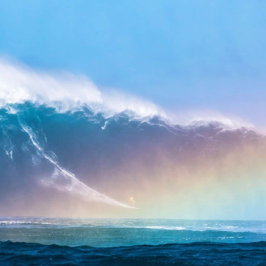 世界プロサーフィン連盟（WSL）さんのインスタグラム写真 - (世界プロサーフィン連盟（WSL）Instagram)「If you weren't able to witness yesterday’s magic at Jaws first hand, we got you covered. 🌈 Link in bio. Photos: @bradylaw」1月18日 9時08分 - wsl