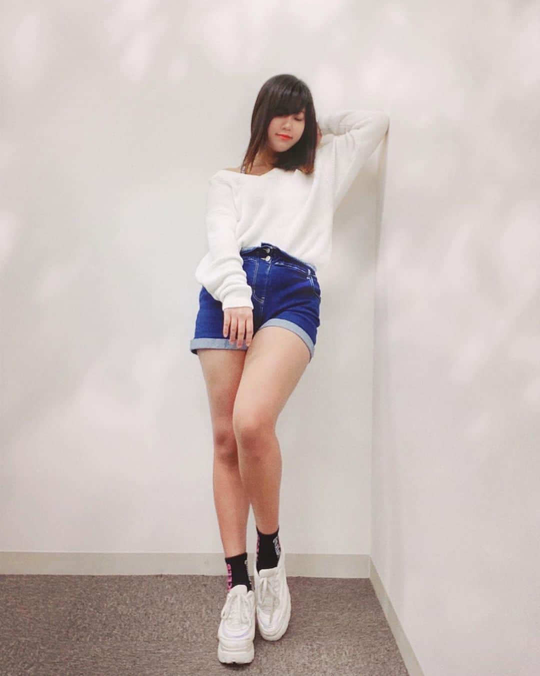 SIRIUSさんのインスタグラム写真 - (SIRIUSInstagram)「好久不見 早安早安❤️ . . #ootd #ootdfashion #legs #legday #fashion #fashionblogger #fashionstyle #style #white #cute #kawaii #girl #asiangirl #dailylook #daily #blogger #instagood #instagram #instadaily  #今日のコーデ #ファッション #ファッションコーデ #スタイル #美脚  #穿搭 #長腿 #美妝」1月18日 9時21分 - sirius_4102