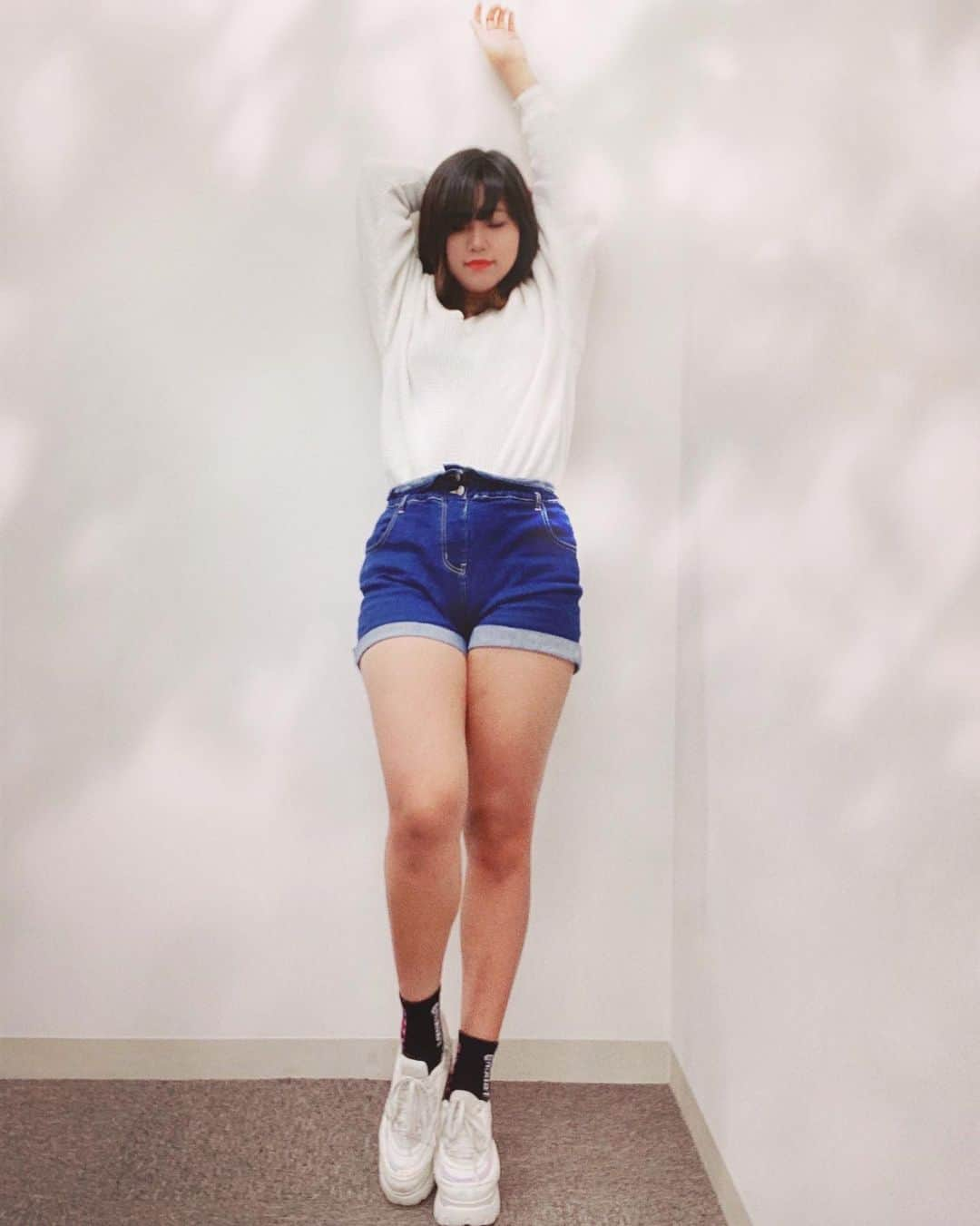 SIRIUSさんのインスタグラム写真 - (SIRIUSInstagram)「好久不見 早安早安❤️ . . #ootd #ootdfashion #legs #legday #fashion #fashionblogger #fashionstyle #style #white #cute #kawaii #girl #asiangirl #dailylook #daily #blogger #instagood #instagram #instadaily  #今日のコーデ #ファッション #ファッションコーデ #スタイル #美脚  #穿搭 #長腿 #美妝」1月18日 9時21分 - sirius_4102