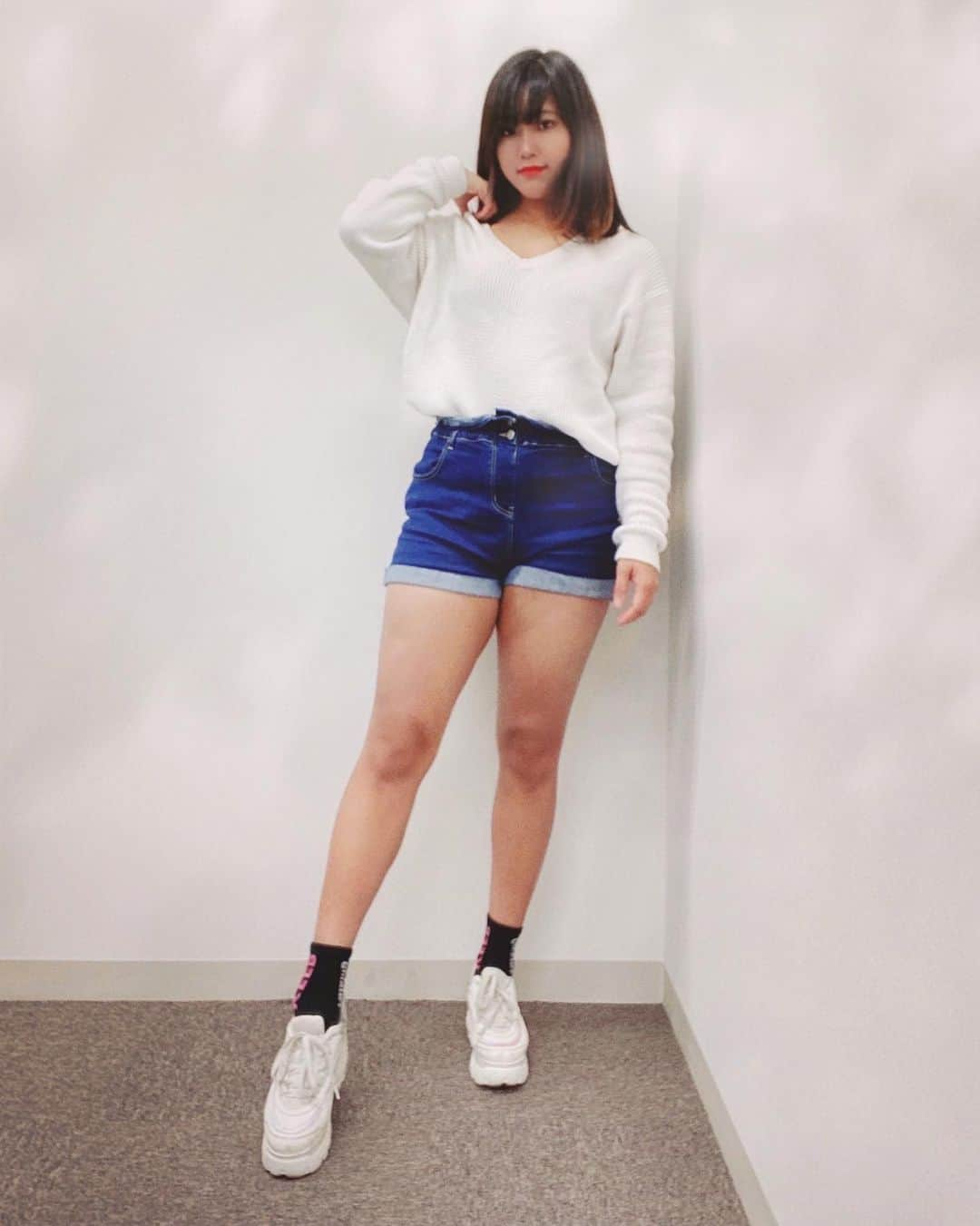 SIRIUSさんのインスタグラム写真 - (SIRIUSInstagram)「好久不見 早安早安❤️ . . #ootd #ootdfashion #legs #legday #fashion #fashionblogger #fashionstyle #style #white #cute #kawaii #girl #asiangirl #dailylook #daily #blogger #instagood #instagram #instadaily  #今日のコーデ #ファッション #ファッションコーデ #スタイル #美脚  #穿搭 #長腿 #美妝」1月18日 9時21分 - sirius_4102