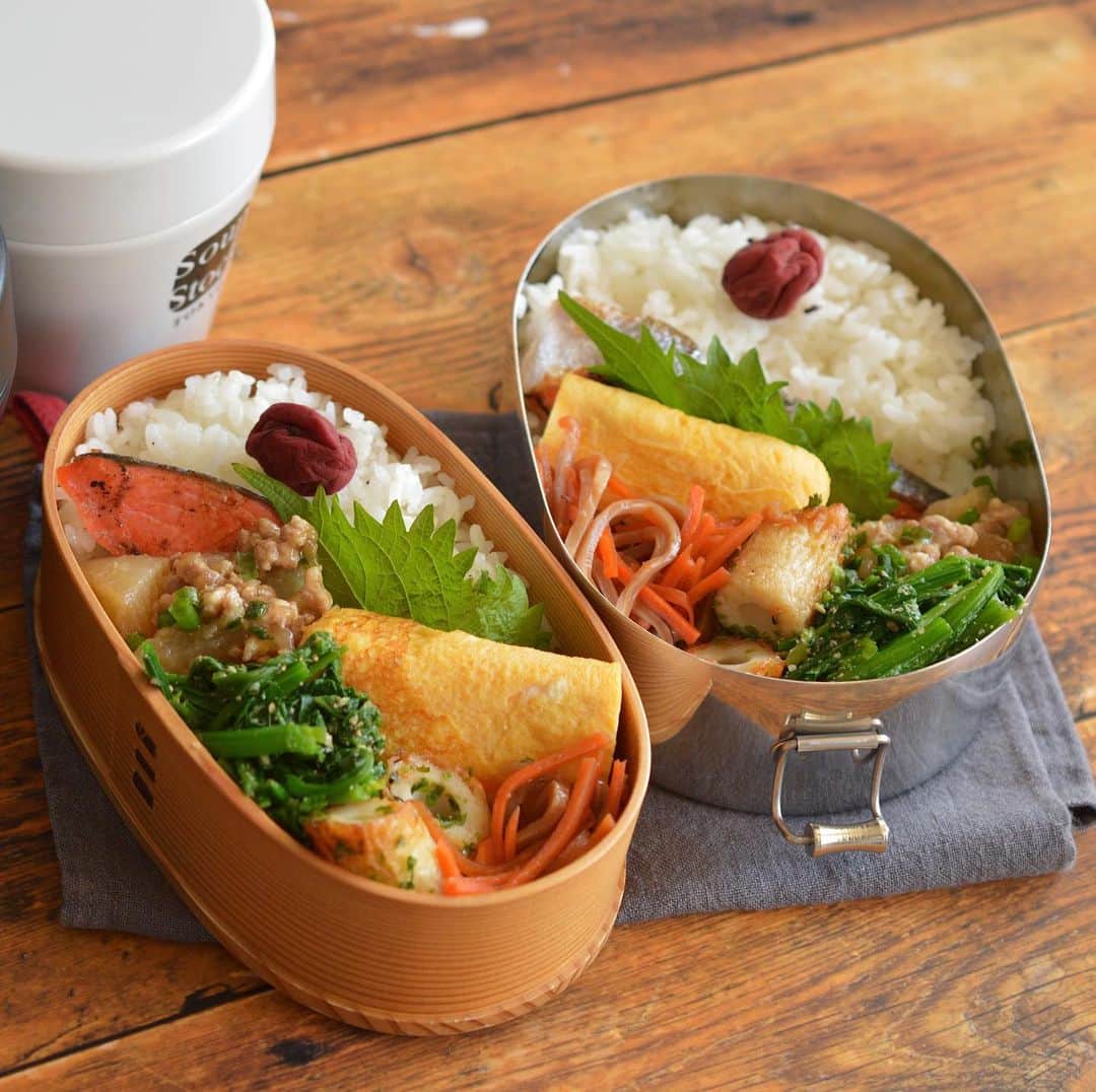 yukiyoのインスタグラム：「2021.1.18* ・ 今日のお弁当 ・ 梅干しごはん 焼き鮭 甘い出汁巻 ひき肉と大根煮 ほうれん草ごま和え 竹輪炒め 福島名物？いか人参（父が作りました） お湯を入れるお味噌汁付き ・ ・ 本日の甘い出汁巻 卵2個にラカント小さじ1、白だし小さじ1、酒小さじ1 みりん小さじ2、水小さじ3にごま油小さじ1/2 …でやってみました。 ・ さぁどうだ？ ・ #お弁当 #obento #bento #lunch #lunchbox #onthetable #japanesefood #暮らし #曲げわっぱ #lin_stagrammer #ロカリ #おうちごはんLover #マカロニメイト #IGersJP #フーディーテーブル」