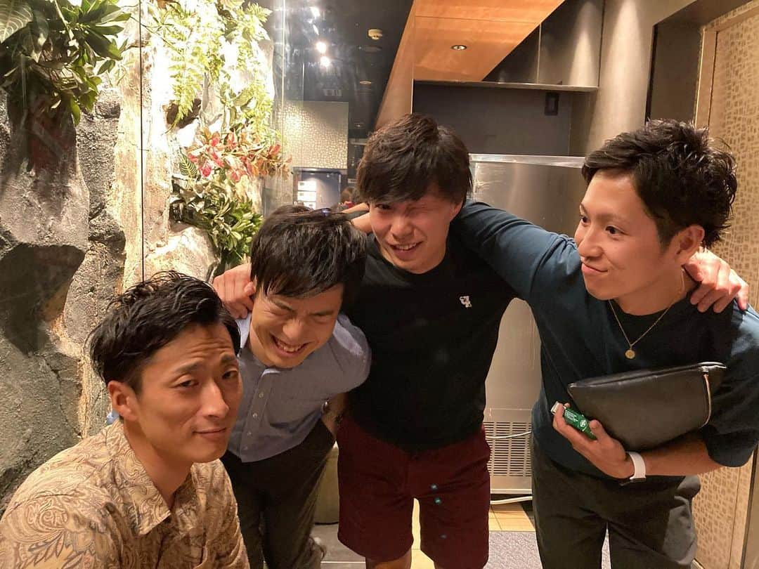 浅岡遥太のインスタグラム：「またみんなでバカしたいなー。 いや、ほんとにバカだけどバカしたい。  #コロナ #コロナきえてくれ  #ワクチン効くのか #20時以降の外出て #仕事終わって帰ったら21時過ぎるわ #どんな国策 #ワクチンに期待 #オリンピックやるのかな」