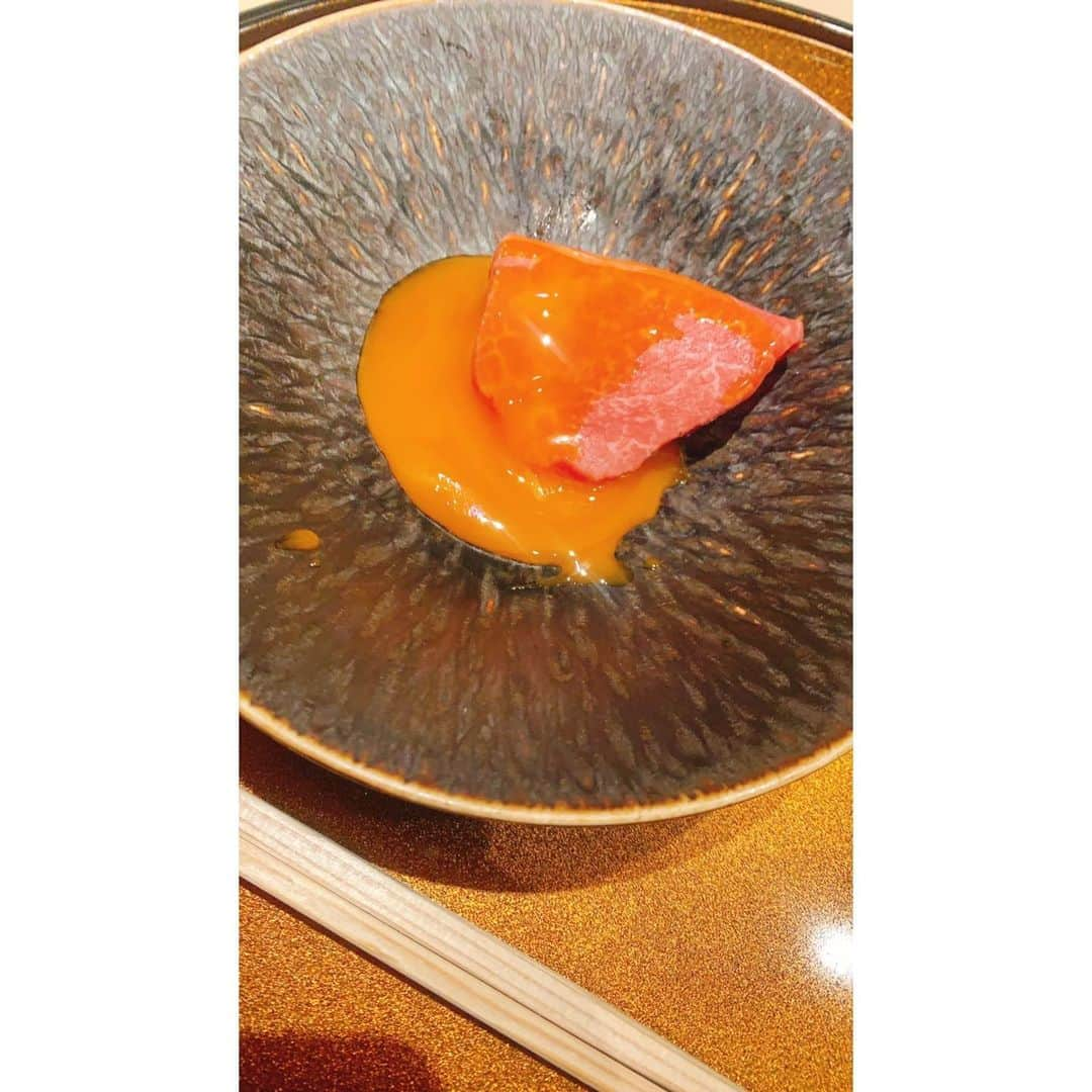 羽生アリサさんのインスタグラム写真 - (羽生アリサInstagram)「昨日ひびたんとご飯食べて、はたちゃんにもちょっとだけ会えたよ🙏✨✨ 最近ずっと一人でおうちにいたから久しぶりにお友達とお話できて嬉しかった☺️🥲🌸 あとひびたんと行ったお肉屋さん美味しかった〜🥲❤️ お家に帰ってからもひとりで飲んでたっぽいけど家での記憶が皆無です、、🥲こわい、、🥲 #昨日 #昨日の羽生さん #ひびはたと一緒  #お肉 #食べたよ  たまごの美しさよ、、🥚🥺🙏✨💕」1月18日 9時17分 - arisa_hanyu