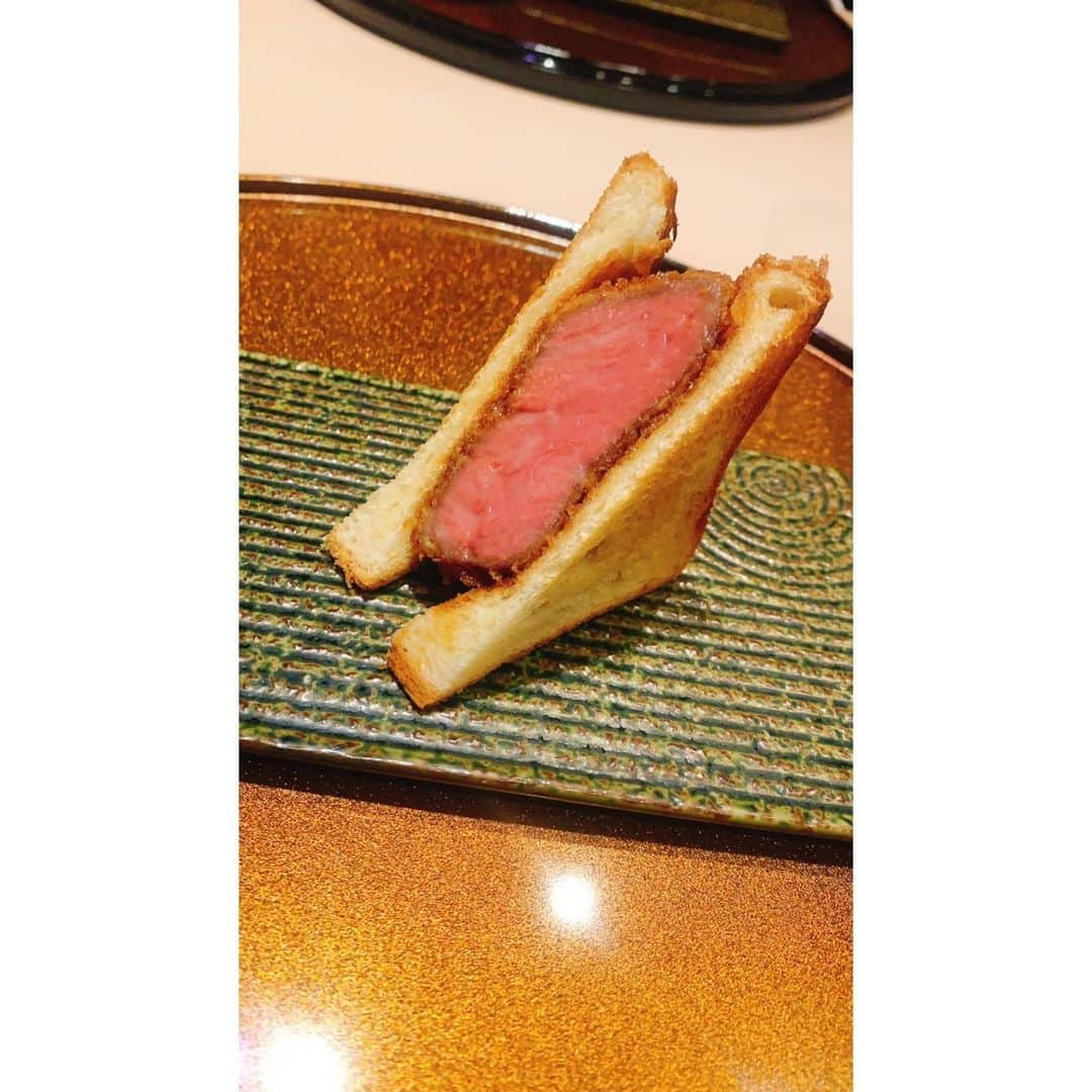 羽生アリサさんのインスタグラム写真 - (羽生アリサInstagram)「昨日ひびたんとご飯食べて、はたちゃんにもちょっとだけ会えたよ🙏✨✨ 最近ずっと一人でおうちにいたから久しぶりにお友達とお話できて嬉しかった☺️🥲🌸 あとひびたんと行ったお肉屋さん美味しかった〜🥲❤️ お家に帰ってからもひとりで飲んでたっぽいけど家での記憶が皆無です、、🥲こわい、、🥲 #昨日 #昨日の羽生さん #ひびはたと一緒  #お肉 #食べたよ  たまごの美しさよ、、🥚🥺🙏✨💕」1月18日 9時17分 - arisa_hanyu