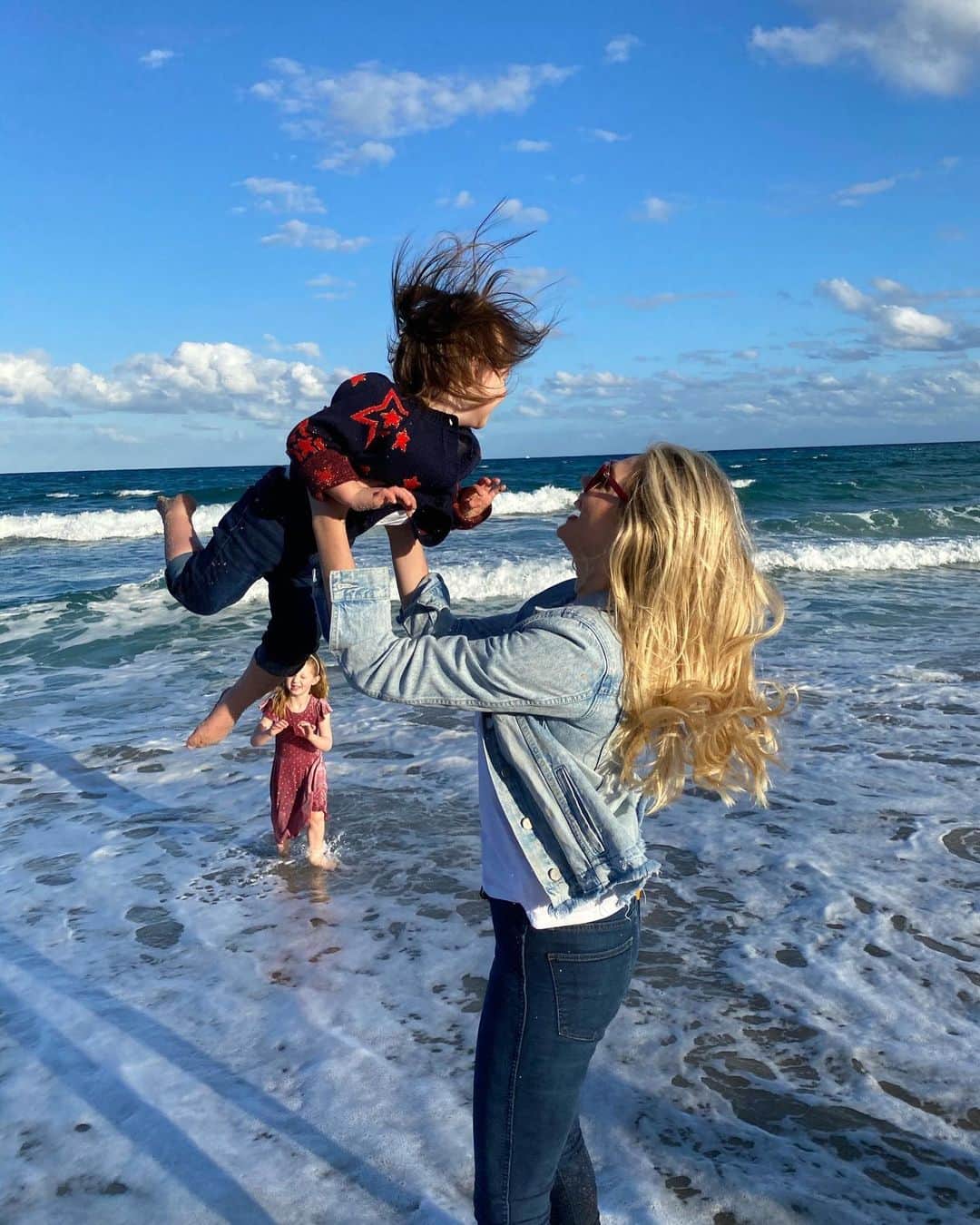 ケイト・アプトンのインスタグラム：「Sunday funday at the beach 💕」