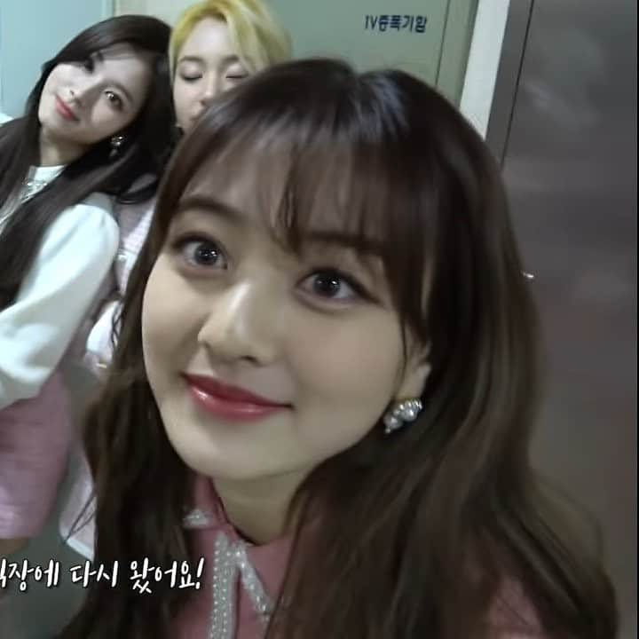 ジヒョさんのインスタグラム写真 - (ジヒョInstagram)「jihyo is literally the cutest girl ever☹️☹️🤏 i‘m so sad...」1月18日 9時26分 - jypjihyo