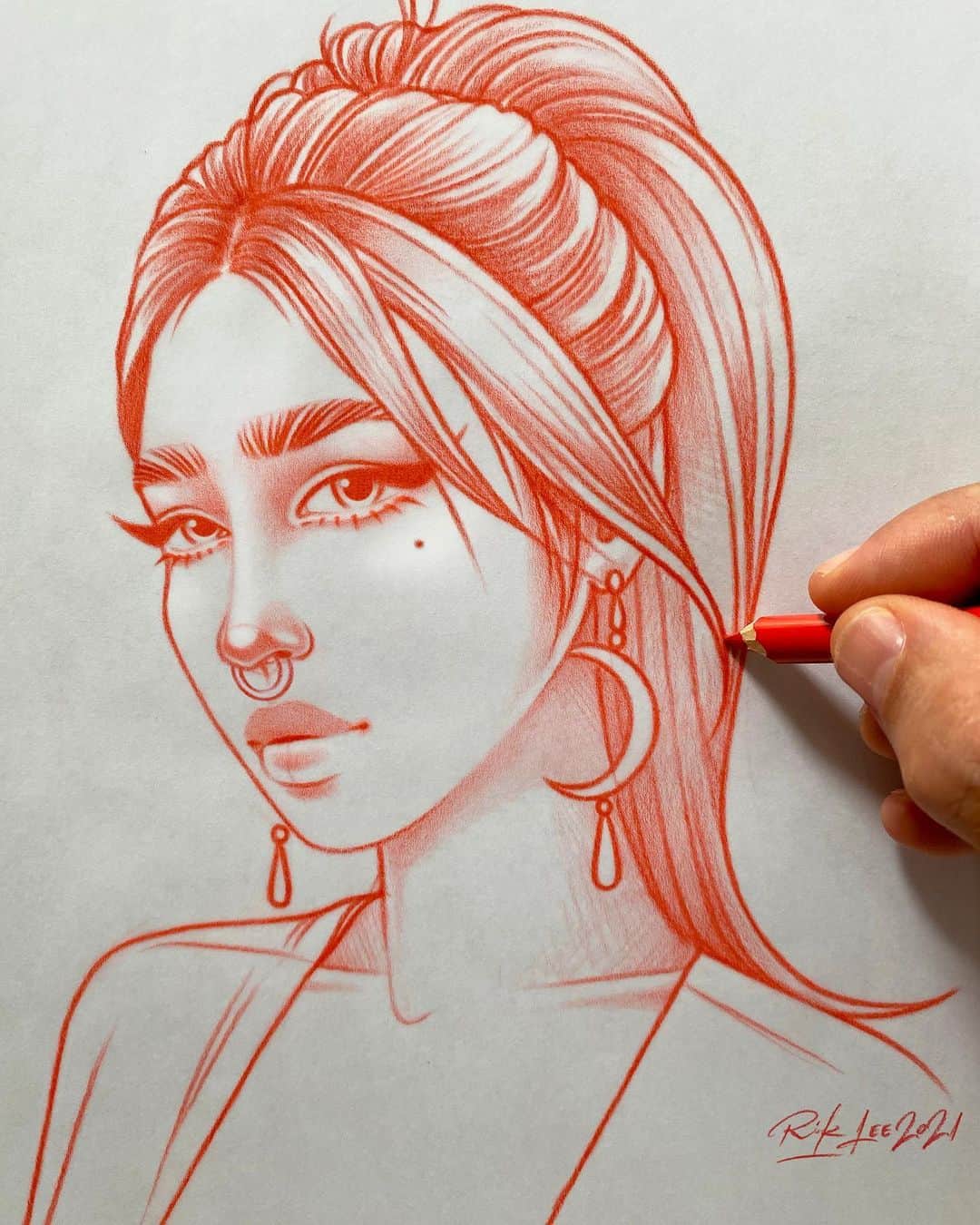 Rik Leeのインスタグラム：「Sketching the next babe for my zodiac series. . #riklee #illustration #zodiac #sketch #drawing #art #portrait #beauty #crescentmoon #mua #bali」