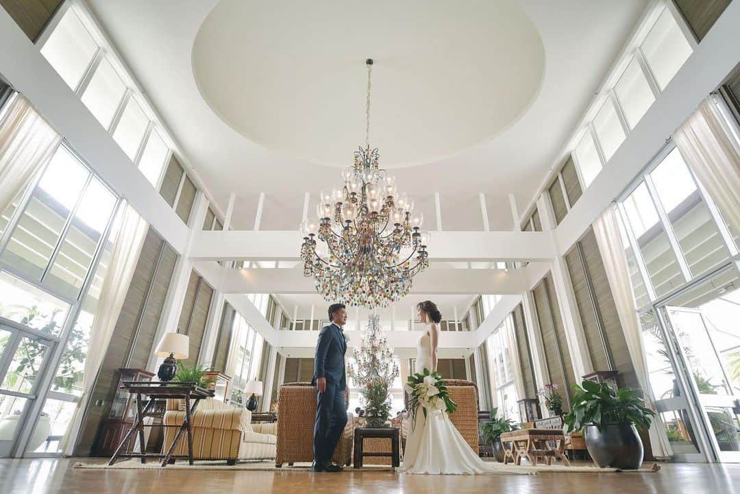 ハワイ挙式のCheersWedding チアーズウェディングのインスタグラム：「*﻿ ハワイ挙式ならCheers Wedding ﻿ ﻿  Wedding▶︎Kahala hotel﻿ 世界屈指の由緒あるホテル「ザ・カハラ・ホテル&リゾート」﻿ ﻿ ビーチとトロピカルガーデンに囲まれた絶景のロケーションには、世界中のセレブリティたちが訪れます。﻿ ﻿ ***********************﻿ ﻿ ◆ウェディングパーク海外﻿ チアーズウェディングで検索！﻿ https://foreign.weddingpark.net/agentlist/100063/﻿ ﻿ ◆ウェディングフォトはこちら﻿ @cheers_photowedding ﻿ ﻿ #チアーズウェディング﻿ #チアーズウエディング﻿ #ハワイウェディング ﻿ #海外ウェディング﻿ #リゾートウェディング﻿ #リゾ婚ハワイ﻿ #海外挙式﻿ #ハワイ挙式﻿ #ハワイ婚﻿ #ハワイ結婚式﻿ #ハワイ旅行﻿ #cheerswedding﻿ #hawaiiwedding﻿ #ハワイハネムーン﻿ #ハワイウェディング迷子﻿ #ハワイウェディングプロデュース﻿ #プレ花嫁﻿ #花嫁準備﻿ #ハワイ花嫁﻿ #ワーキング花嫁﻿ #おしゃれ花嫁﻿ #おしゃれ花嫁さんと繋がりたい ﻿ #ラグジュアリーウェディング﻿ #式場迷子﻿ #親族婚﻿ #式場探し﻿ #カハラホテルウェディング﻿ #カハラホテル ﻿ #kahalahotelwedding﻿ #kahalahotel」