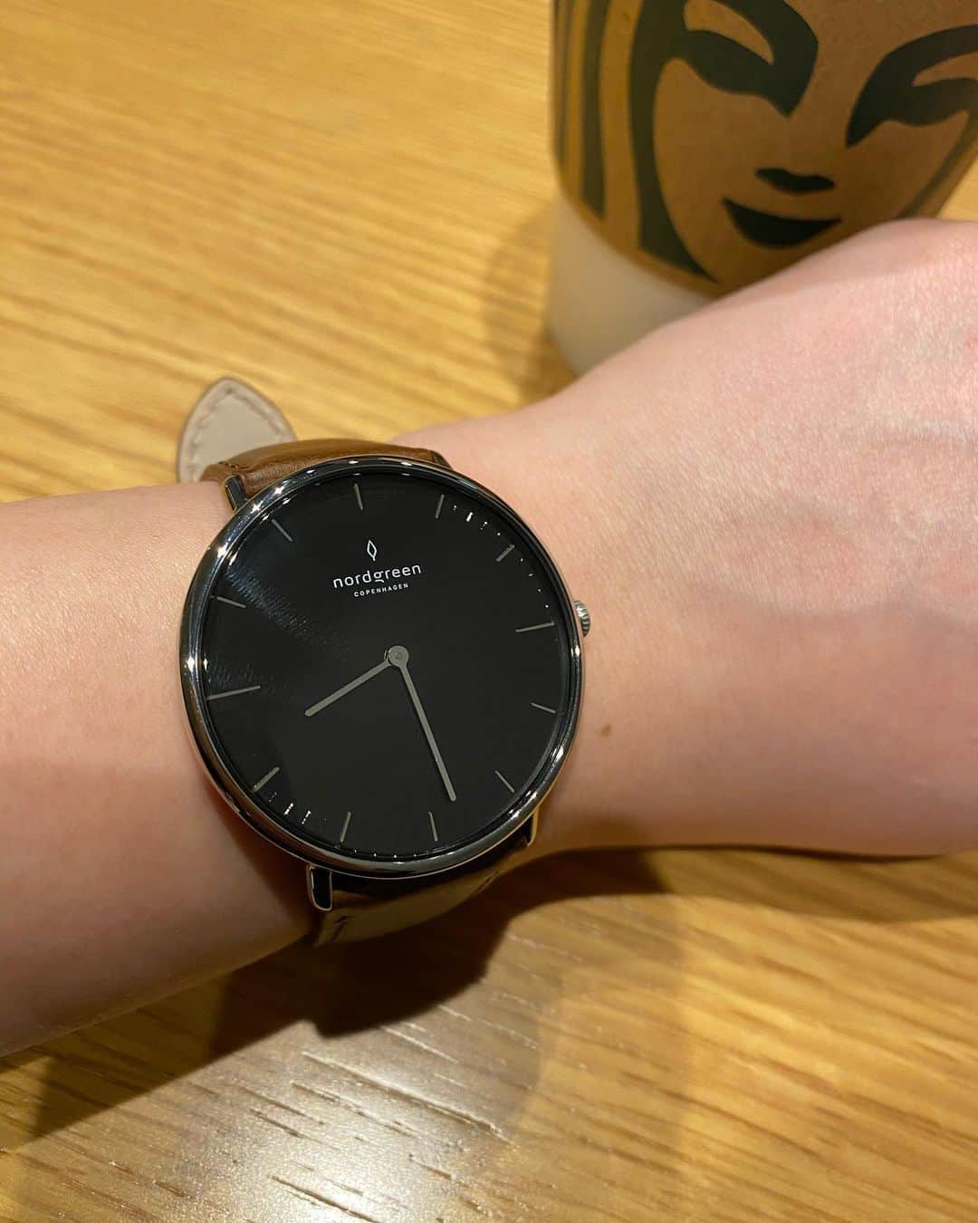 下平夏奈さんのインスタグラム写真 - (下平夏奈Instagram)「おはようございます！  最近は、男女問わず オシャレに使いこなせる  @nordgreenofficial_japan  の腕時計を身につけています♪  サスティナブルで環境に配慮した デンマークの腕時計ブランド。 コンセプトも凄く素敵です✨  ノードグリーンの腕時計は シンプルなデザインなので どんな服装にも合わせやすく、 着け心地も良いのでオススメ☆  クーポンコード→ KANAMON  のご利用で15%OFFになります！ (有効期限1/31まで)  ●撮影時のみマスクを外しています。  #nordgreen #ノードグリーン #デンマーク #サスティナブル #持続可能  #ファッション #カジュアルファッション  #プレゼント #ギフト #ミニマル  #pr #watch #fashion #codenate」1月18日 9時35分 - kana0412.sss