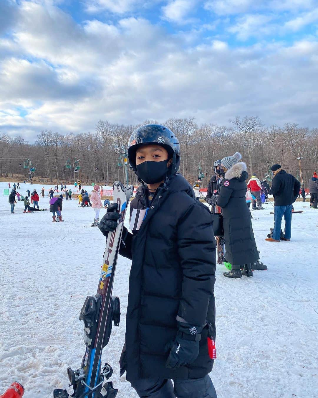 ダフネ・ジョイさんのインスタグラム写真 - (ダフネ・ジョイInstagram)「Sunday funday with my baby boy ❄️ ⛷ 🤍」1月18日 10時00分 - daphnejoy