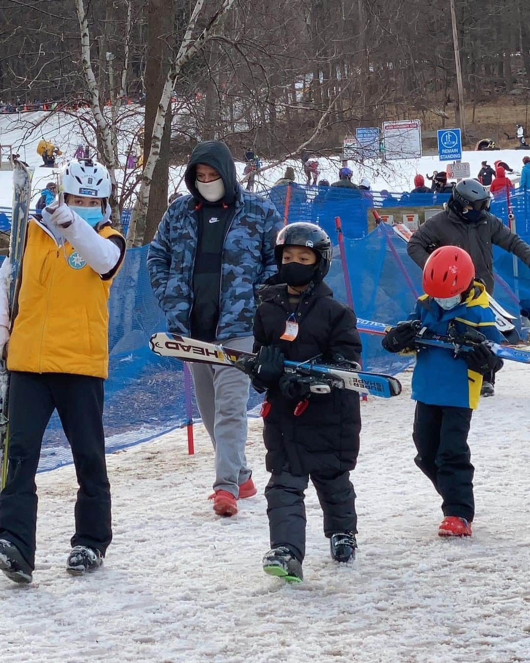 ダフネ・ジョイさんのインスタグラム写真 - (ダフネ・ジョイInstagram)「Sunday funday with my baby boy ❄️ ⛷ 🤍」1月18日 10時00分 - daphnejoy