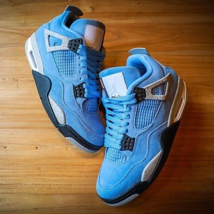Sneaker Newsさんのインスタグラム写真 - (Sneaker NewsInstagram)「The upcoming Air Jordan 4 Retro "UNC" has all that college PE flavor - without that college PE price 😅⁠ Hit the link in our bio to learn more about this upcoming March 6th release.」1月18日 10時01分 - sneakernews
