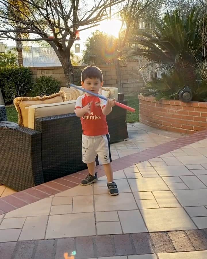 ニック・ベイトマンのインスタグラム：「Like Father like Son... wait till the end 😁 #bostaff」