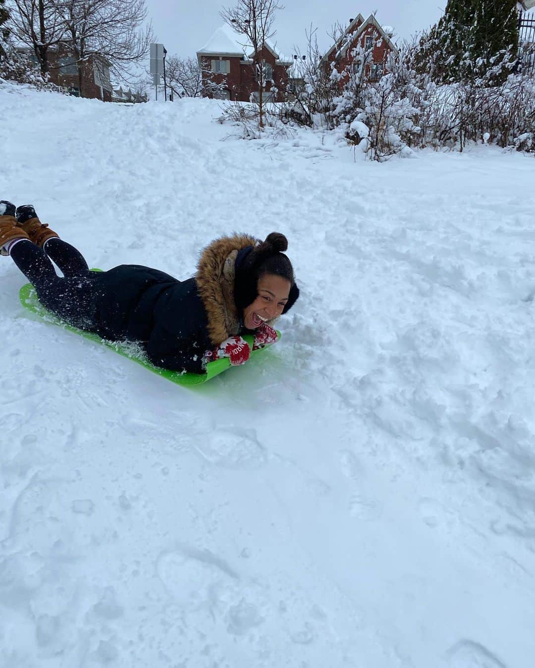 ジェニファー・アビルさんのインスタグラム写真 - (ジェニファー・アビルInstagram)「❄️♥️ I cannot remember the last time I played in snow.... But I had forgotten how fun it use to be 🙃🤍 . . . #snow #snowfall #canada #laval #quebec #crazy #moment #family #time #athlete #winter #winterwonderland」1月18日 10時24分 - jennabel91