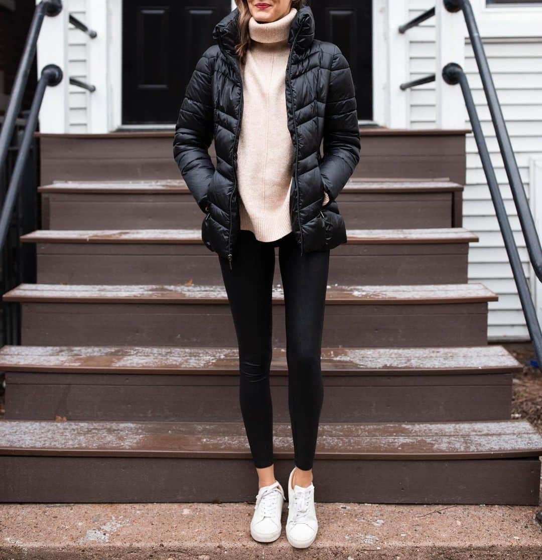 Anna Jane Wisniewskiさんのインスタグラム写真 - (Anna Jane WisniewskiInstagram)「Puffers are a way of life in the Midwest—there’s no escaping them!」1月18日 10時26分 - seeannajane