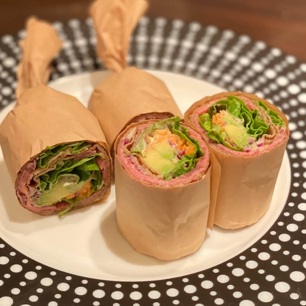 ハース池袋2号店のインスタグラム：「新作ガレットロール ローストビーフとアボカド🥑のガレット ロール みんなで試食😄  【ガレットガレット公式サイト】 https://galettegalette.com 【ハース池袋】 https://hearth-ikebukuro1.com/  #ガレット#galette#そば#そば粉#そば粉のガレット #グルテンフリー#glutenfree #ヘルシー#healthyfood #スーパーフード#superfood#恵比寿テイクアウト﻿#恵比寿グルメ#おしゃれランチ#池袋ガレット#恵比寿カフェ#池袋カフェ#恵比寿ランチ#恵比寿ディナーデート #テイクアウト#池袋ランチ#池袋グルメ#hearth#おうちカフェ#ハース恵比寿#低gi #galettegalette#buckwheat#おうちごはん#ブランチ」