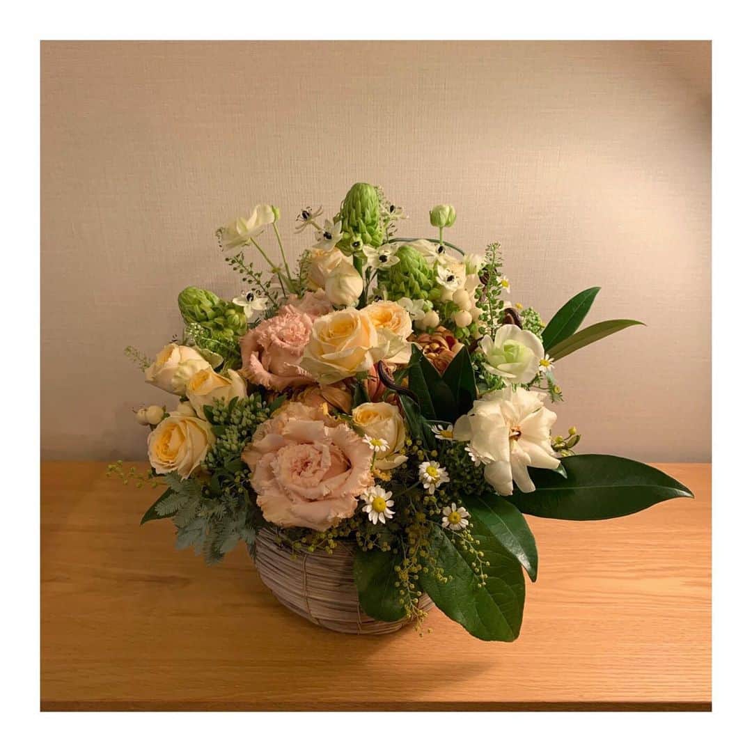 のインスタグラム：「💐🤍﻿ ﻿ 昨日、20歳になりました！﻿ ﻿ 周りの方への感謝の気持ちを大切に、﻿ これからも精進していきます。﻿ ﻿ お祝いのメッセージをくださったみなさま、﻿ ありがとうございます😊﻿ ﻿」