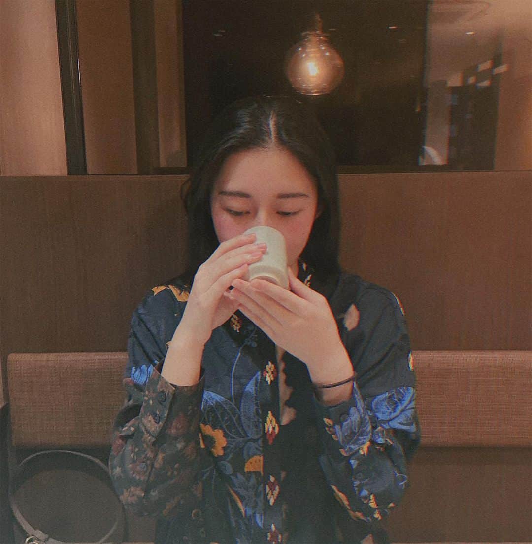 西山なずなのインスタグラム：「. あったかいお茶をたしなむわたくし。 本日は授業 & オーディションからの 近所を2時間ウォーキングして帰宅しました。🤲」
