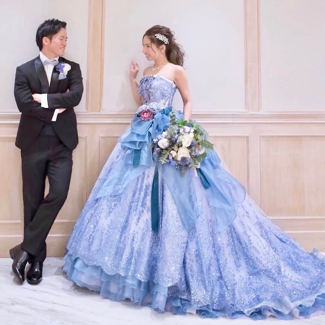 プレ花嫁の結婚式準備アプリ♡ -ウェディングニュースさんのインスタグラム写真 - (プレ花嫁の結婚式準備アプリ♡ -ウェディングニュースInstagram)「美しさに憧れちゃう♡ウェディングフォト9選✨﻿ ﻿ ﻿ ﻿ ﻿ ﻿ ➸➸➸➸➸➸➸💒➸➸➸➸➸➸➸﻿ 💚結婚式のお悩み﻿ 💚式場探しのお手伝い﻿ 💚指輪・ドレスなどショップの提案﻿ ﻿ など＊元プランナーに無料で🏡から相談できる♪﻿ ﻿ LINE相談カウンター： @weddingnews_lines﻿ ➸➸➸➸➸➸➸➸➸➸➸➸➸➸➸➸﻿ ﻿ ﻿ ﻿ こちらのお写真は @sposablanca さんからリグラムさせていただきました🌟ありがとうございました😊✨﻿ ﻿  ﻿ ﻿ ﻿ カバーは、真っ赤な階段での﻿ バックショット❤✨﻿ ﻿ 花嫁さんの定番ショットでもある﻿ バックショットは、﻿ トレーンやバックのデザインが﻿ 引き立つのでオススメです🥰﻿ ﻿ 花嫁さんらしい美しさに﻿ 憧れちゃいますね♩✨﻿ ﻿ ﻿ 他のフォトも素敵なので﻿ ぜひスワイプ👉🏻してみてくださいね💕﻿ ﻿ ﻿ ﻿ ﻿ ﻿ ＼📷投稿お待ちしています／﻿ ﻿ 花嫁はもちろん、業者さんも大歓迎✨﻿ アナタのお写真や動画をご紹介してもOKという方は、ぜひ #ウェディングニュース に投稿してください💕﻿ 他のSNSでも掲載させていただく可能性がございます𓅪﻿ ﻿ …………………………………………﻿ 💚LINE相談カウンターとは？﻿ ﻿ 完全無料🏡からLINEで元 #ウェディング プランナーに相談できちゃう♪﻿ ﻿ 🌸どの式場を選んでよいかわからない﻿ ﻿ 🌸 #結婚式準備 の進め方がわからない﻿ ﻿ 🌸 指輪はどこで買うのがおすすめ？﻿ ﻿ 🌸近場でドレスやエステを予約したい﻿ ﻿ 🌸ゲストってどこまで招待すればいいの？新郎より人数多くてもいい？﻿ ﻿ #結婚式 に関する事ならなんでもOK♪﻿ ﻿ @weddingnews_lines のURLからお友達登録してね✨﻿ ﻿ ﻿ #プレ花嫁 #結婚  #花嫁 #ウエディング  #プレ花嫁準備 #2020冬婚 #日本中のプレ花嫁さんと繋がりたい #ウェディングフォト #フォトウェディング  #前撮り #前撮りポーズ #ウェディングドレス #ウエディングドレス #二次会ドレス #ロングトレーン  #アップスタイル #プリンセスライン #結婚写真 #後撮り #ドレス #ドレス選び #ドレス迷子 #ドレス試着 #ホテルウェディング #大人花嫁﻿」1月18日 21時55分 - weddingnews_editor