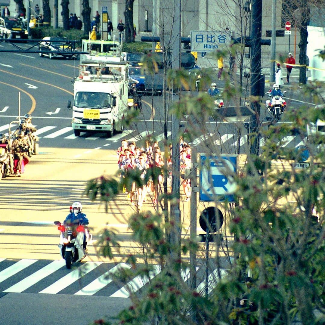走るひとさんのインスタグラム写真 - (走るひとInstagram)「ekiden 2021  #ekiden  #2021 #hsrht #走るひと」1月18日 20時26分 - hashiruhito.jp