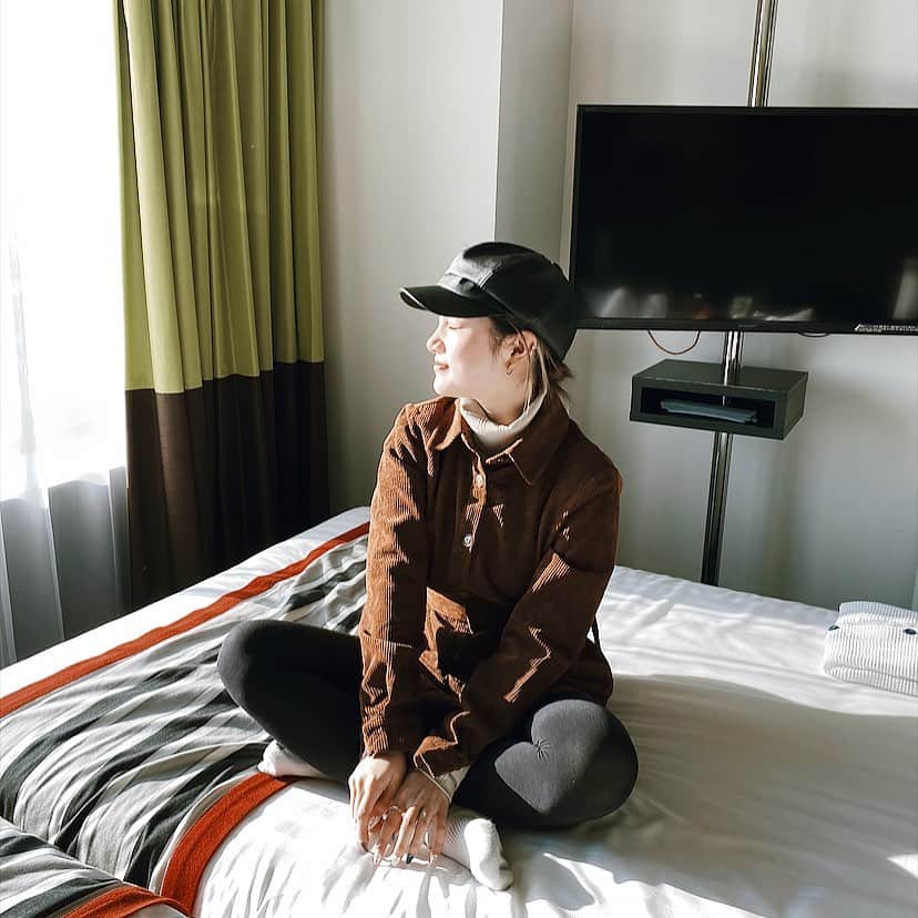 のインスタグラム：「・ ・ 沢山のDM、コメント、ストーリー ほんまに有難うございます🥺  初期から推してくれていた方とはもう3回目の誕生日を迎えるって早いなぁ〜  まだまだ未熟な私ですが 17歳も応援よろしくお願いします🖤 ・ ・ #歳とりたくない」