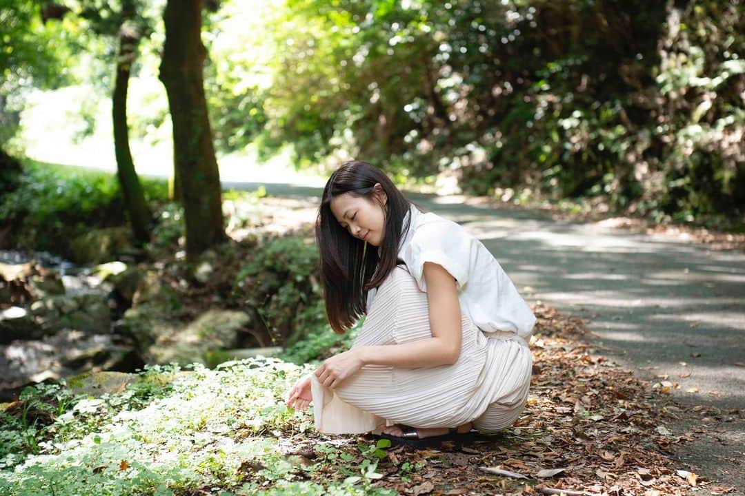 小篠恵奈さんのインスタグラム写真 - (小篠恵奈Instagram)「私の大好きな滝の近く。夏の終わり。  📷　@a.smidori」1月18日 20時35分 - koshino_ena