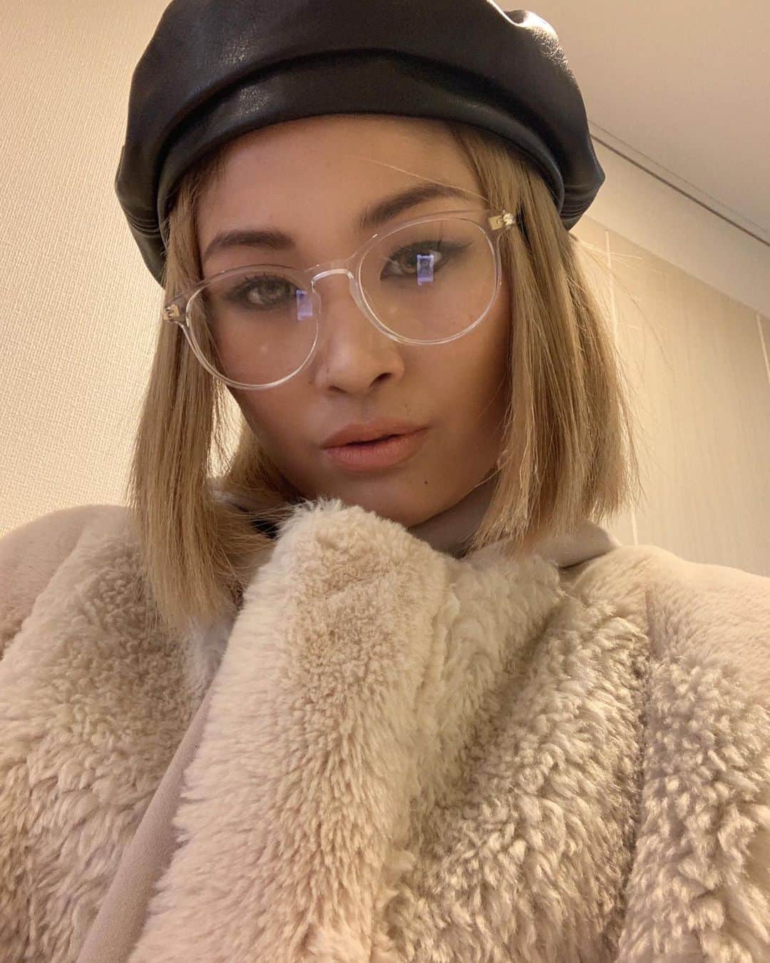 HARUKA MUTOのインスタグラム：「🐏🐏🐏 今年の大満足ボアコートで あったかぬくぬく🧣 #ootd #fashion #amerivintage」