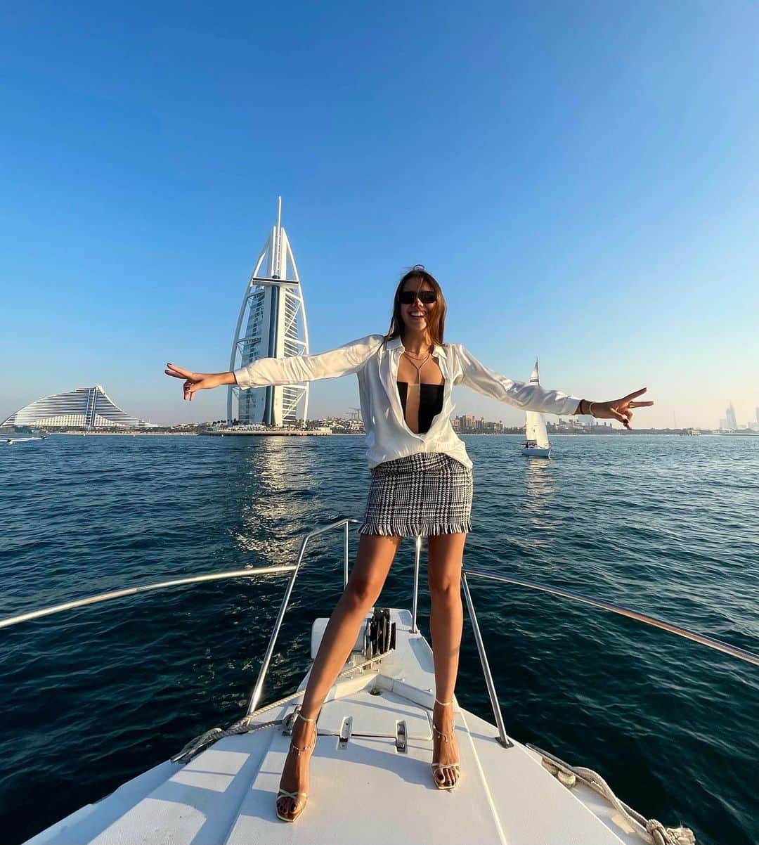 マルガリータ・マムンのインスタグラム：「Smile or love makes the world go round?  Я думаю, и то и то!;))」