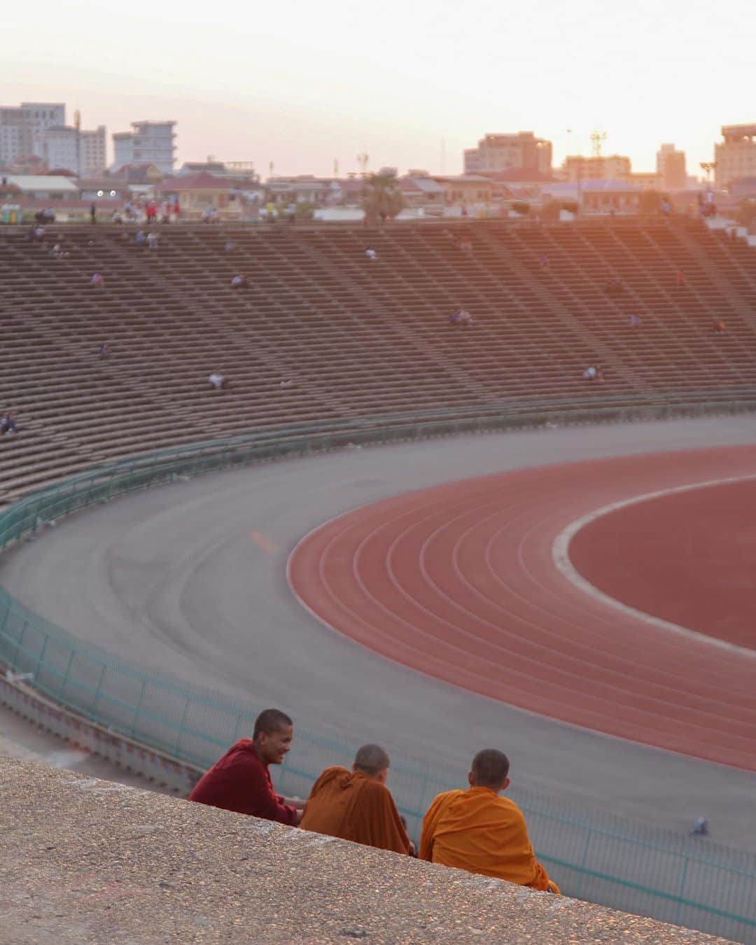 Shunsuke Miyatakeのインスタグラム：「Monks in different colors enjoying the same sunset, Olympic Stadium, Phnom Penh, Cambodia」