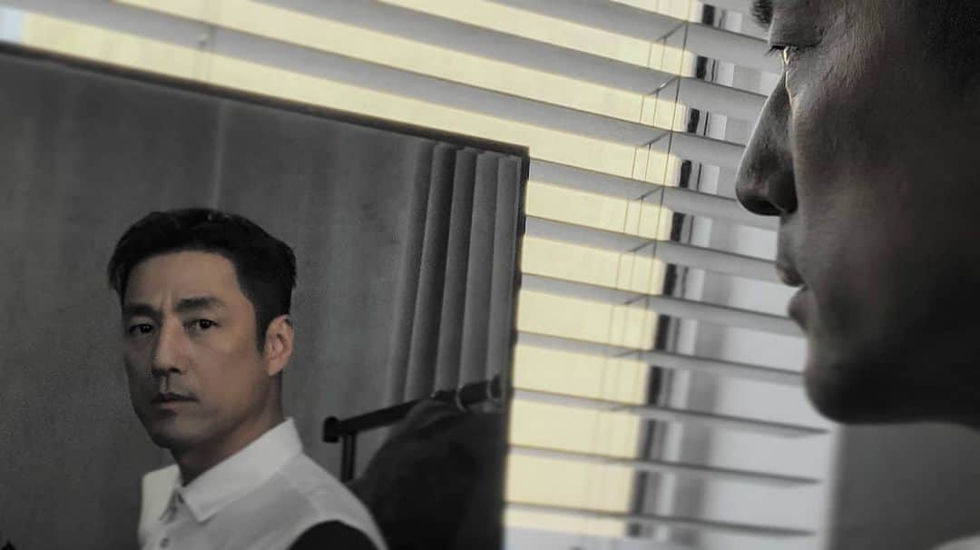 チ・ジニさんのインスタグラム写真 - (チ・ジニInstagram)「@ikkle_entertainment #무표정 #시리즈 #셀카 #잭필드 #홍대」1月18日 20時49分 - actor_jijinhee