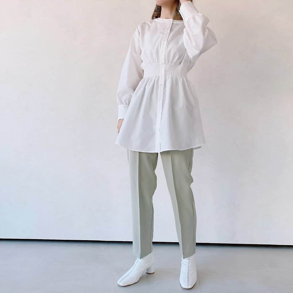 Vannie Officialのインスタグラム：「【2021SS/センターステッチラインカラースラックス】  1/20　12:00よりご予約Start𓂃𓈒𓏸 是非お楽しみにお待ちくださいませ♡  #vannie_u#ヴァニーユー #ZOZOでしか買えない⠀⠀  お問い合わせはDMまでご連絡ください☺️」
