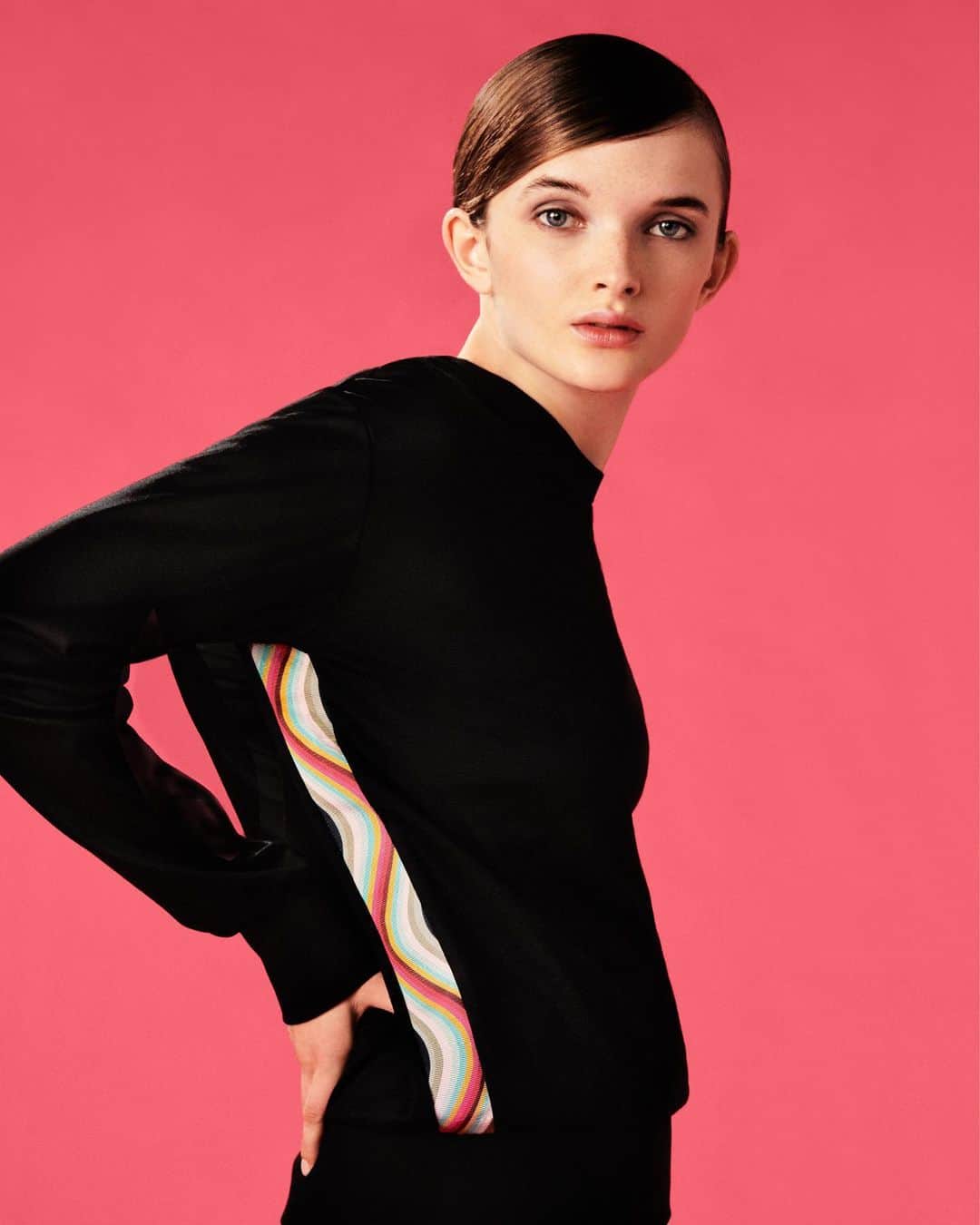 ポールスミスさんのインスタグラム写真 - (ポールスミスInstagram)「Pops of colour and detailing add a twist to classic wardrobe staples. Just 👆🏽to shop or explore more new #PSPaulSmith arrivals now online.   #PaulSmith #outerwear #knitwear #womenswear」1月18日 21時00分 - paulsmithdesign