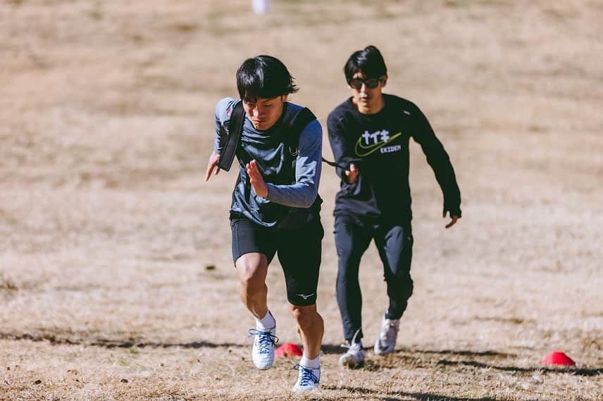 秋本真吾のインスタグラム：「2年ぶりの再会でした。移籍したばかりにもかかわらず自ら積極的にこのキャンプに参加する行動力が素晴らしいと思いました。ただ速いだけじゃなく効率よく速く。90分ピッチを駆け回れる走りへ。  #田中達也 選手 #浦和レッズ #秋本真吾」