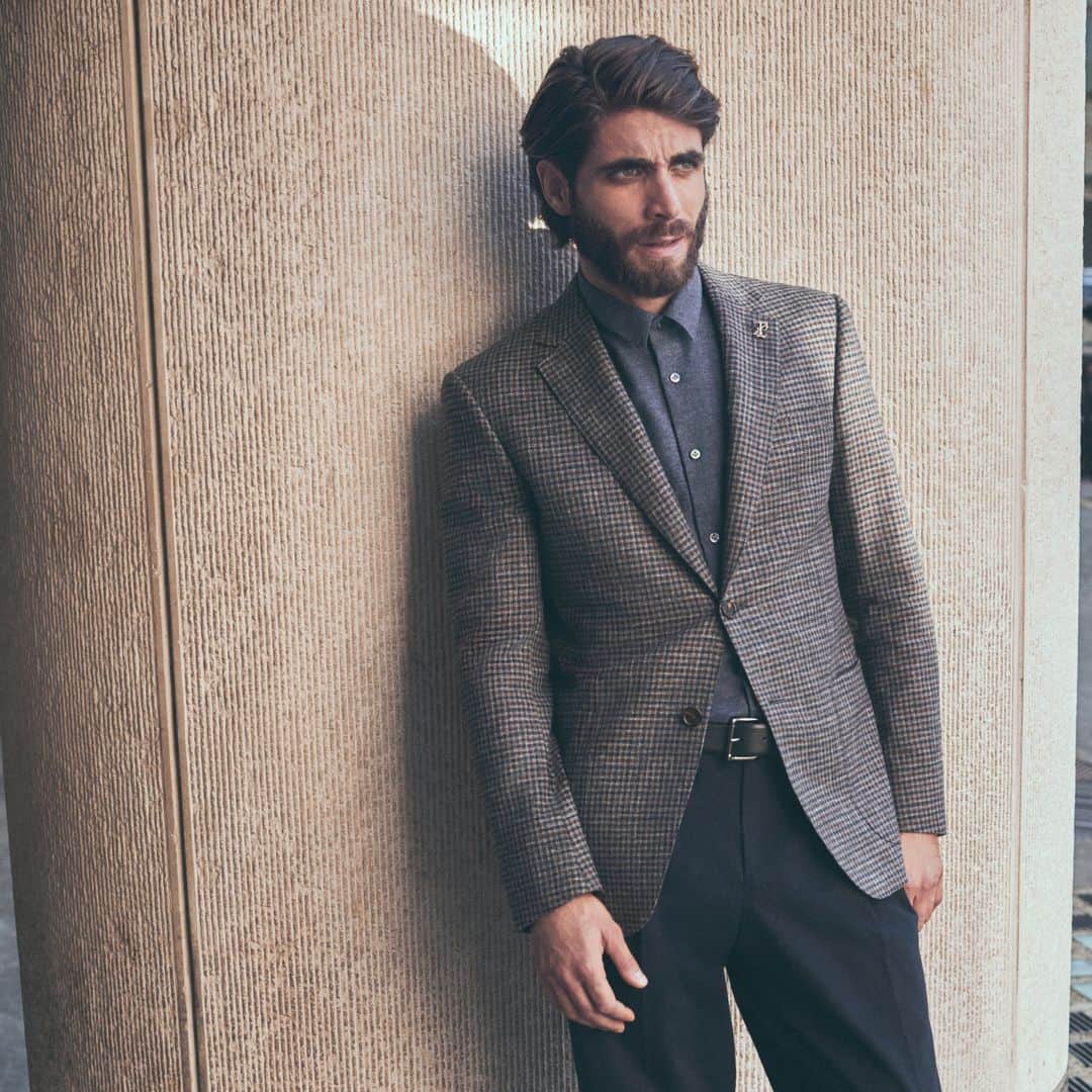 パルジレリのインスタグラム：「Man does not need a tie to looks elegant. #PalZileri #FW20 #EffortlessAttitude⁣ ⁣ @stefanogaluzzistudio @vankhokhlov @davebramby @marco__rossetti @giulioggv」