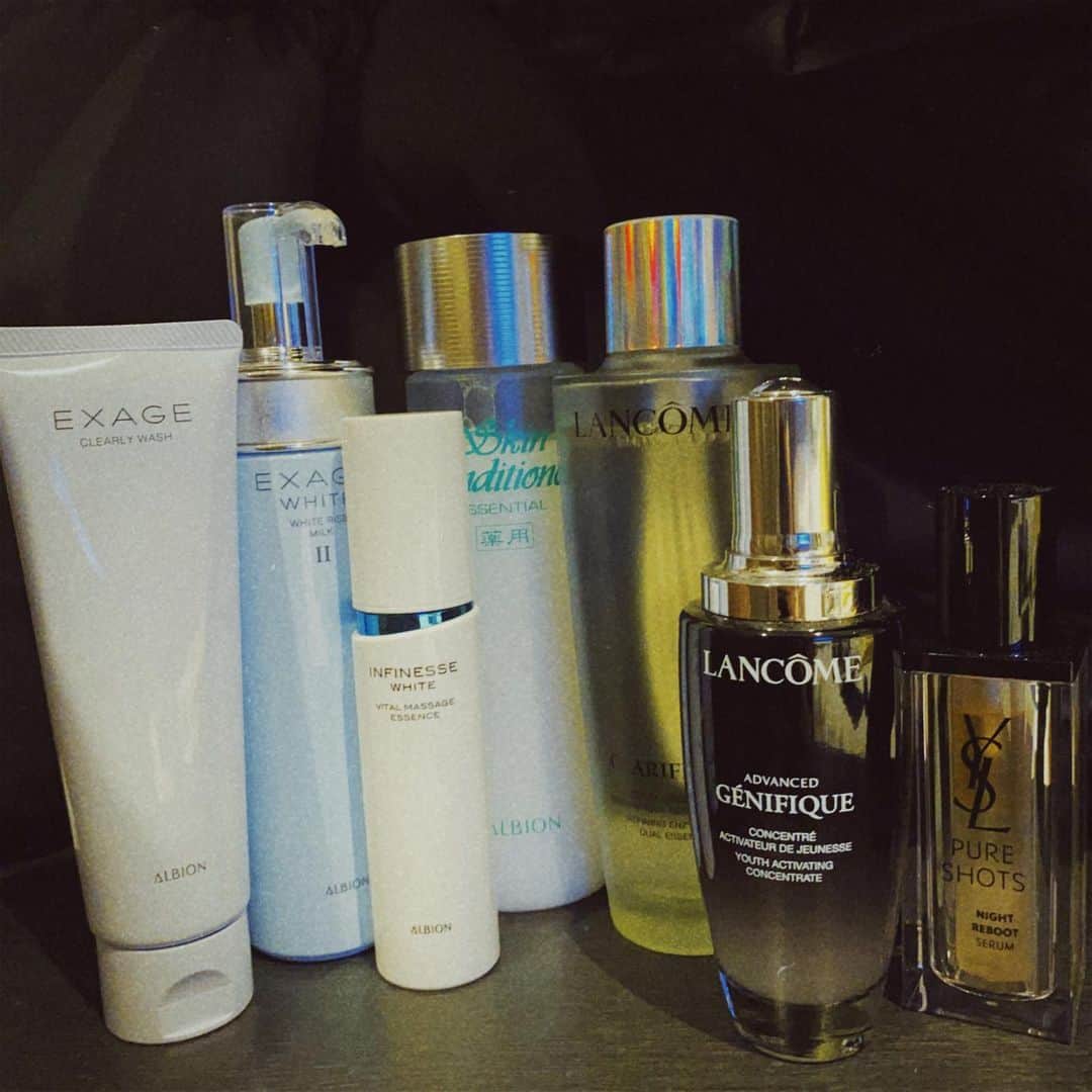 鳥越裕貴さんのインスタグラム写真 - (鳥越裕貴Instagram)「💆 #lancome #新入り #クラリフィックデュアルエッセンスローション #名前の長さにひびる #ysl #ピュアショット #も追加 #安定の #albion #セット #化粧品 #の量が #大女優のそれ」1月18日 21時17分 - yuki_torigoe.cleftchin