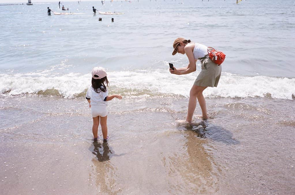 垣内彩未さんのインスタグラム写真 - (垣内彩未Instagram)「🌊🌞👩‍👧」1月18日 21時11分 - kakiuchiayami