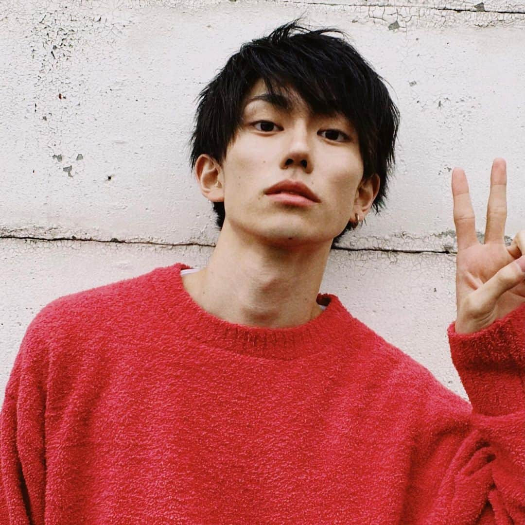 樋口晃平さんのインスタグラム写真 - (樋口晃平Instagram)「髪が長いのと短いのどっちがいい？？  ※撮影時のみマスクを外しています。 . . . . #mensfashion #men #mensstyle #menshair #menswear #fashion #red #fashiongram #fashionmodel #model #instagood #instapic #instalike #instagram #hiar #hiarstyle #red #pink #instadaily #good #picture #pic #hairstyle #japan #tokyo #photo #emotional#lfl #メンズモデル#メンズファッション#樋口晃平」1月18日 21時25分 - higuchi_kouhei1130