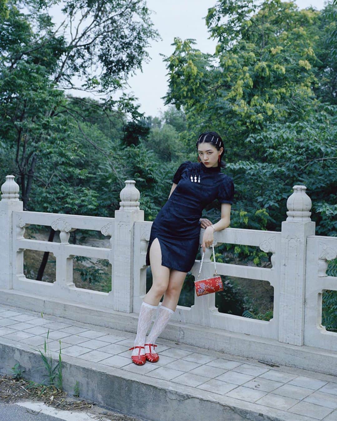 i-Dさんのインスタグラム写真 - (i-DInstagram)「Shot over two years, Shanghai-based @tylerqdurden's 'Volcano' series captures his friends in response to their ever-evolving world.⁣ ⁣ Hit the link in bio to see more photos reflecting the quiet energy of Shanghai youth.⁣ ⁣ .⁣ .⁣ .⁣ Text @brionywright⁣ #Shanghai #Photography #Portrait⁣ ⁣」1月18日 21時34分 - i_d