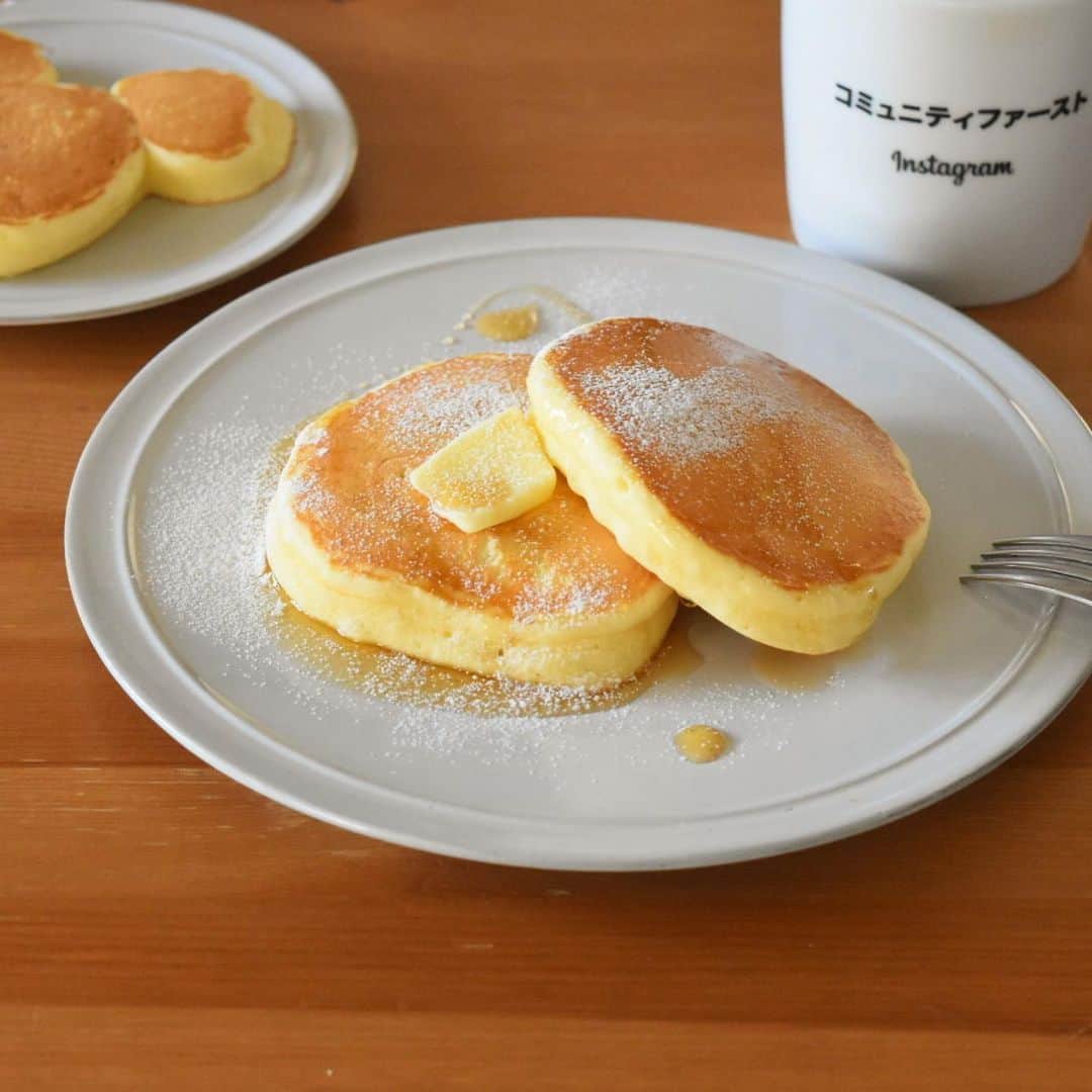 山崎佳さんのインスタグラム写真 - (山崎佳Instagram)「Yesterday’s breakfast. 最近子どもからリクエストが多いホットケーキ(休みの日しか焼かないけど)。コーヒーたっぷり飲みたい時は、前にInstagramの方からもらったマグがちょうど良くてよく使ってる。」1月18日 21時34分 - keiyamazaki