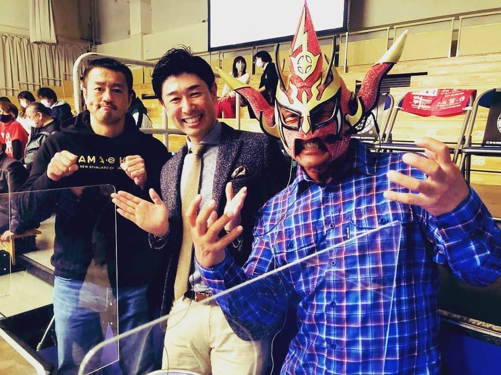 高橋大輔さんのインスタグラム写真 - (高橋大輔Instagram)「本日は  新日本プロレス・後楽園ホール大会  実況でした！  解説は獣神サンダーライガーさん ゲスト解説・田口隆祐選手  最後のエースの姿、マイク‥  忘れられない大会になりました。  どんな時でも闘いを止めるな！  そして、闘う事をやめるな！  ですね。  ちなみに‥  田口選手は本日からダイエットを始めたそうです！  少し気が早いかもしれませんが今年のコンクルソ、期待です！！  #njpwworld  #njpw #新日本プロレス #新日本プロレスワールド #実況 #アナウンサー #高橋大輔 #髙橋大輔 #プロレス」1月18日 21時29分 - daisuke_72