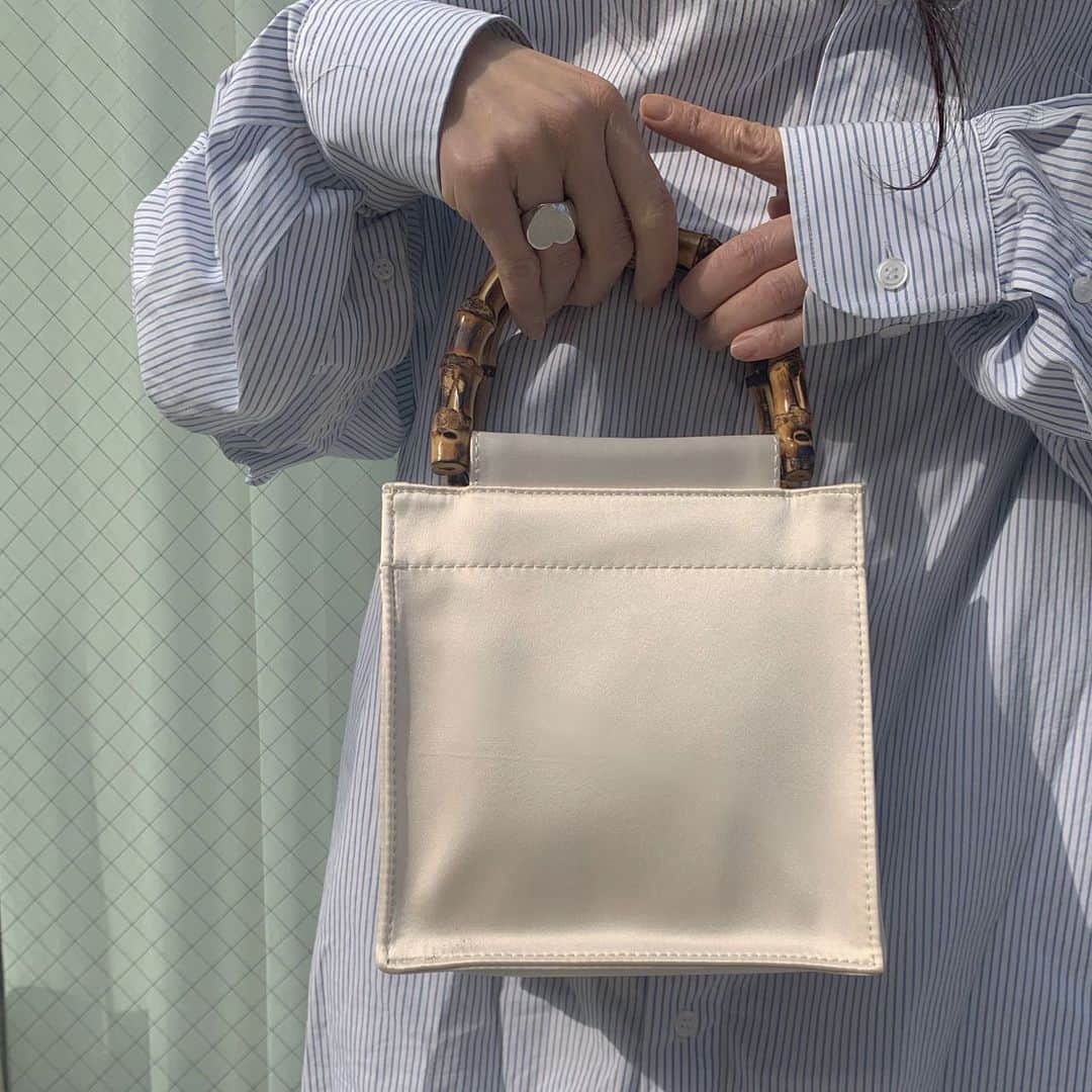 T͟o͟m͟o͟m͟i͟ S͟a͟t͟o͟さんのインスタグラム写真 - (T͟o͟m͟o͟m͟i͟ S͟a͟t͟o͟Instagram)「. 🤍🦢🕊 小さくて可愛いバッグがすき . #hai  #moumiiisty」1月18日 21時40分 - moumiii.03.30
