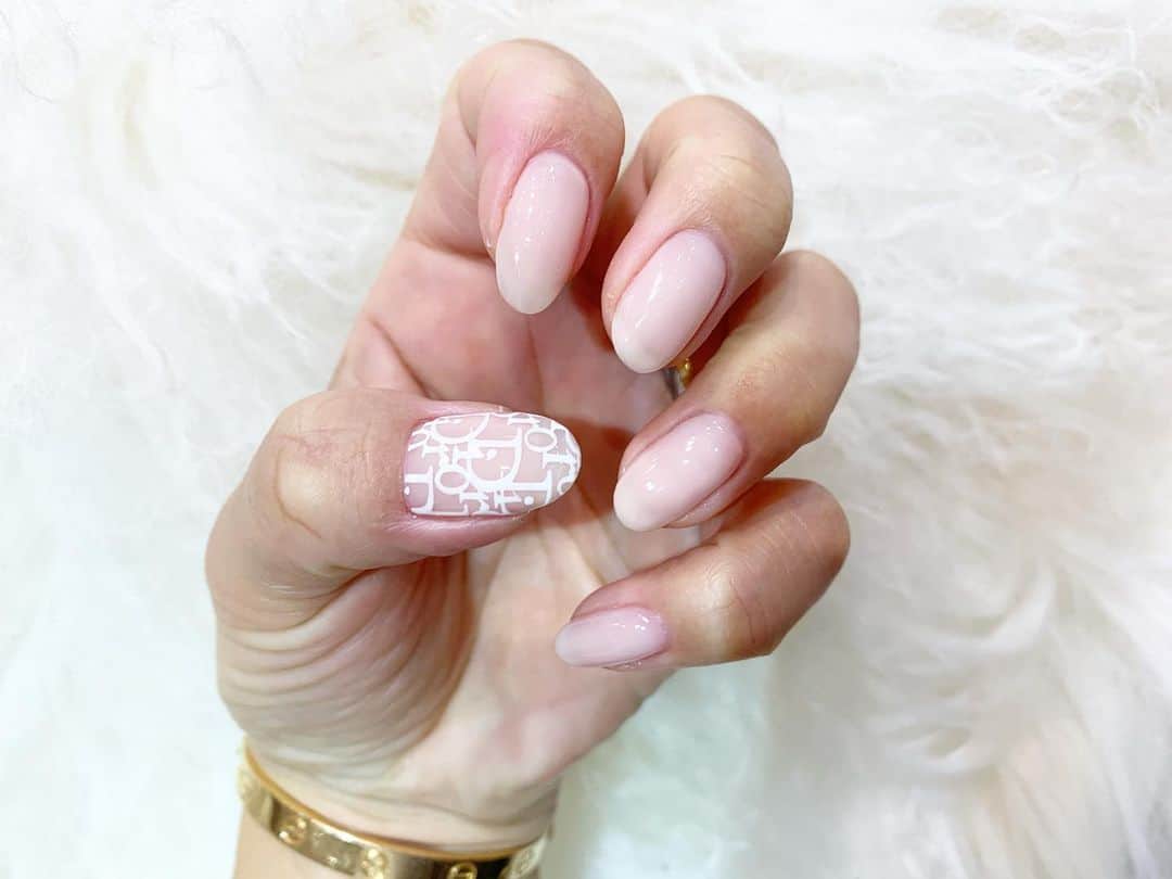 mamijinguのインスタグラム：「🤍  #jillandlovers #nail #nailart #paragel #gelneil#gel #ネイル #ネイルアート #me #look #love #かわいい」