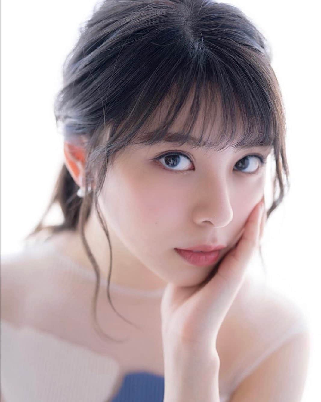 のインスタグラム：「-カレンダーアザーカット-  photo by TAKASHI SHIMIZU Hair&make @nakaitsu_ayumi   #カレンダー #calendar  #calendar2021  #オフショット  #offshot  #2021  #27  #photo  #photography  #照片  #포토」