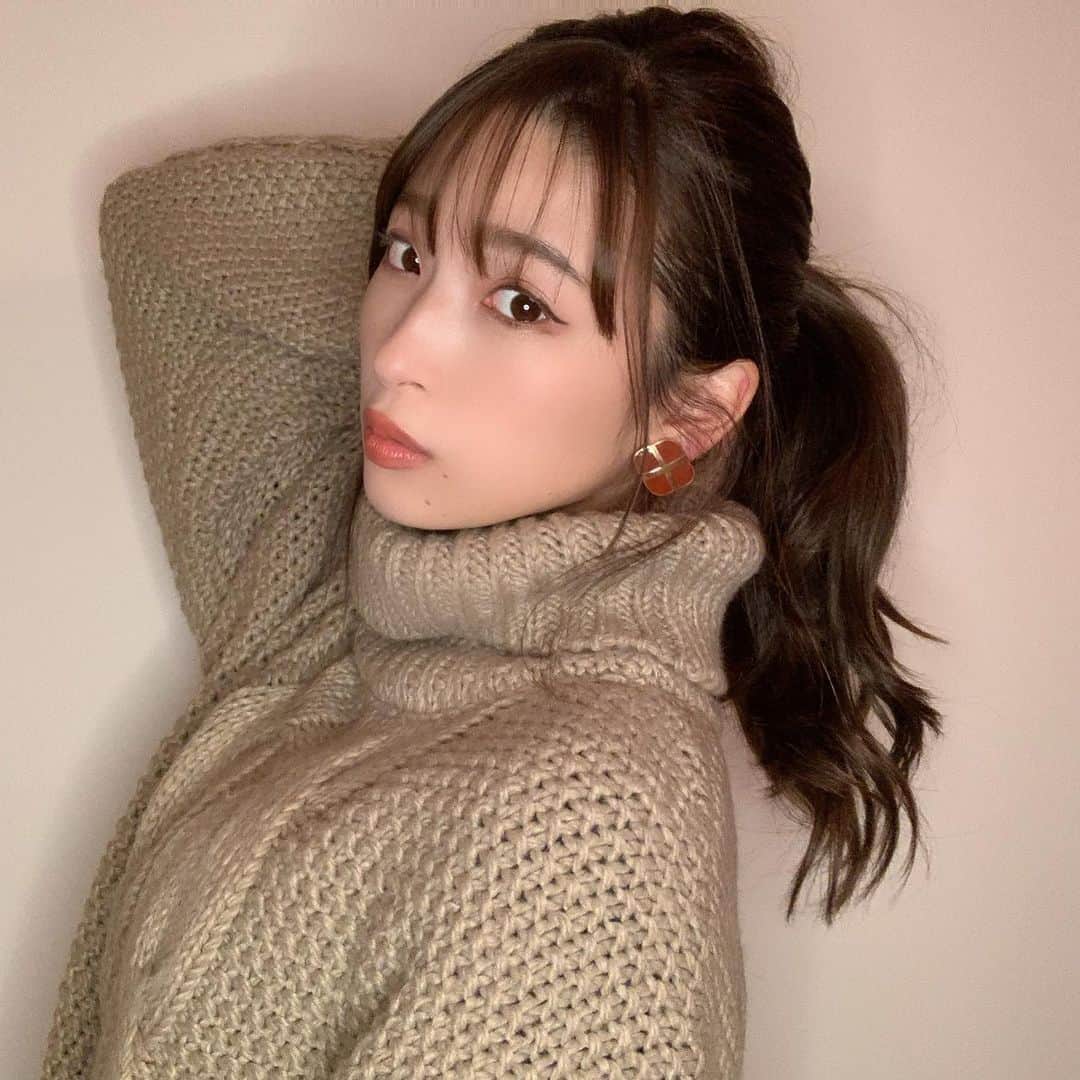 のインスタグラム：「. メガネなしver.🐥 . . #セーター × #ポニーテール がすき🙂❤︎ . . #私服　#今日の私服 #今日の私　#ヘアアレンジ」