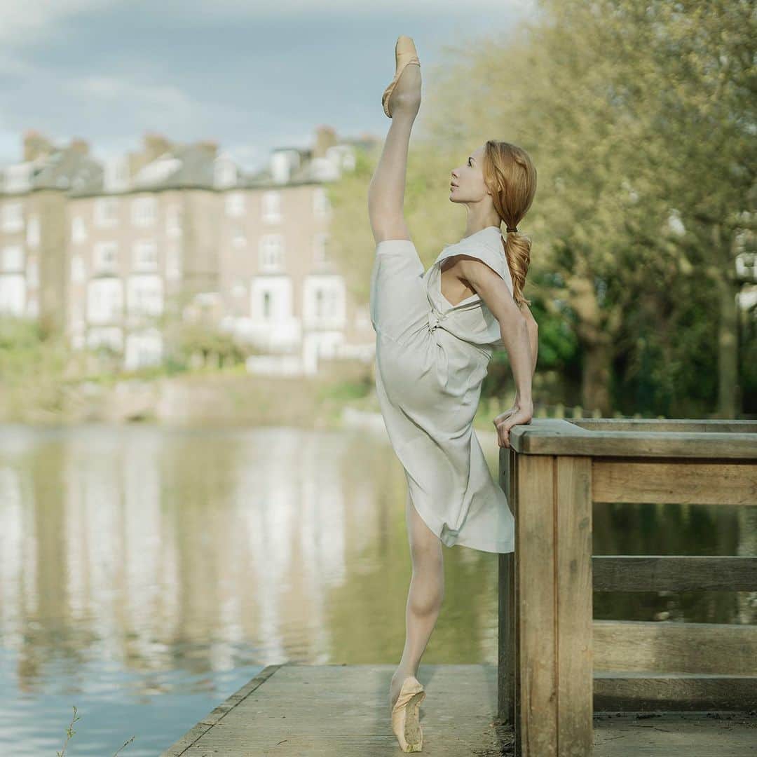 ballerina projectさんのインスタグラム写真 - (ballerina projectInstagram)「𝗜𝗮𝗻𝗮 𝗦𝗮𝗹𝗲𝗻𝗸𝗼 at Hampstead Heath London. #ballerina - @iana_salenko #hampsteadheath #london #ballerinaproject #ballerinaproject_ #ballet #dance #pointe #ianasalenko #sonyalpha #zeissotus   𝗕𝗮𝗹𝗹𝗲𝗿𝗶𝗻𝗮 𝗣𝗿𝗼𝗷𝗲𝗰𝘁 𝗯𝗼𝗼𝗸 is now in stock. Go to @ballerinaprojectbook for link.」1月18日 21時47分 - ballerinaproject_