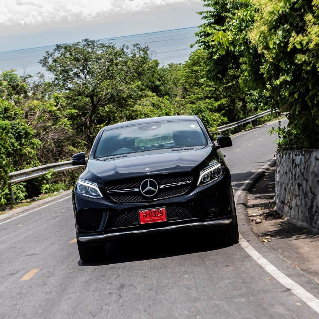 Mercedes-Benz Thailandさんのインスタグラム写真 - (Mercedes-Benz ThailandInstagram)「############ 🏁 AMG Monday 🏁 ############  AMG Selected: Mercedes-AMG GLE 43 4MATIC Coupé  สปอร์ตเร้าใจได้ไม่แพ้ใคร..กับรถยนต์ SUV ที่เผยถึงรูปลักษณ์ความแข็งแกร่งอย่าง Mercedes-AMG GLE 43 4MATIC Coupé ผสมผสานสุดยอดเทคโนโลยีการขับขี่จาก AMG ที่มอบความตื่นเต้นบนท้องถนนด้วยขุมพลัง V6 ขนาด 3.0 ลิตร ให้แรงม้าสูงสุด 367 แรงม้า พร้อมขนาดพื้นที่จุสัมภาระด้านหลังมากถึง 1,720 ลิตร นับเป็นรถสปอร์ต SUV อย่างแท้จริง  ติดตามความเคลื่อนไหวของเมอร์เซเดส-เบนซ์ ก่อนใครได้ที่ LINE Official Account @ mercedesbenzth http://mb4.me/MBTHLINE  สัมผัสที่สุดของความแรงกับ Mercedes-AMG GLE 43 4MATIC Coupé ได้ที่ http://mb4.me/amg-gle43-coupe  พบกันทุกวันจันทร์กับ AMG Monday ที่รวมทุกความเร้าใจจาก Mercedes-AMG มาให้แฟนเพจได้ติดตามกันนะครับ See you next Monday !!  #AMGMonday #Mercedes #AMG 🔥 #GLE43 #Coupé  #DrivingPerformance #Power #Passion #Instacar #Luxury  #MercedesAMG #MercedesBenzThailand」1月18日 13時00分 - mercedesbenzthailand